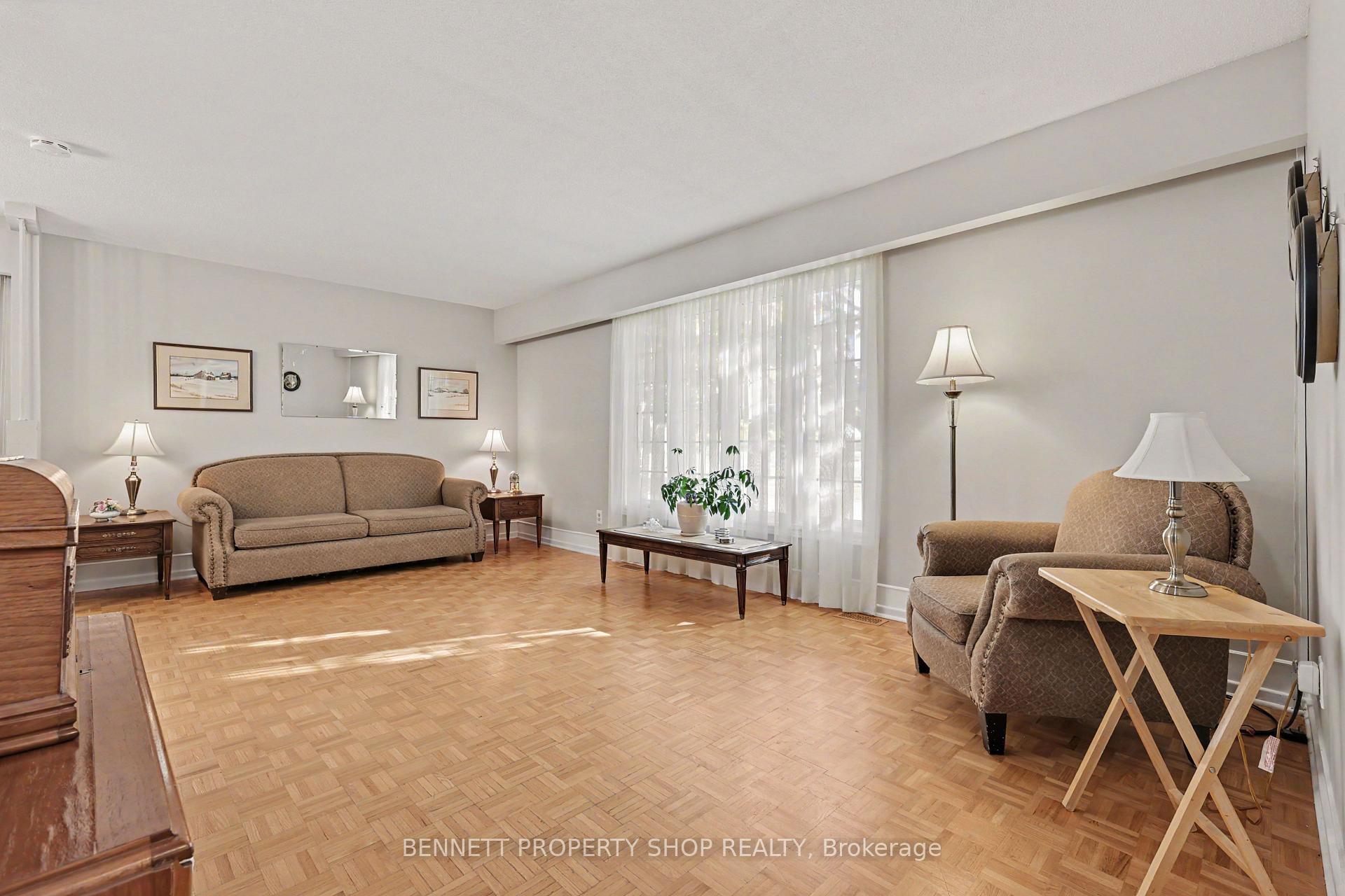 Photo 4 of 1486 Ridgebrook Drive, Ottawa, Pineview — HOMEH