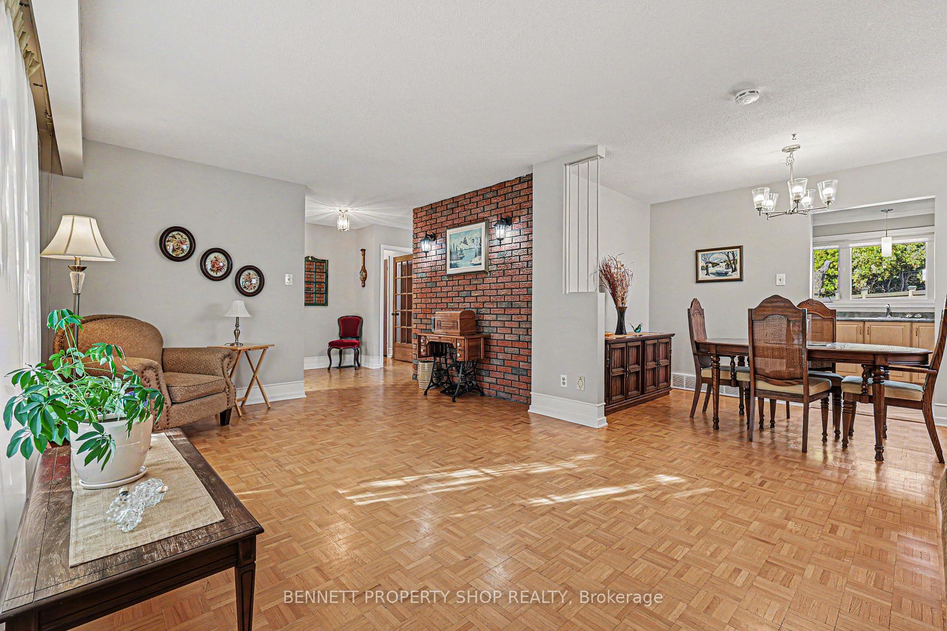 Photo 5 of 1486 Ridgebrook Drive, Ottawa, Pineview — HOMEH