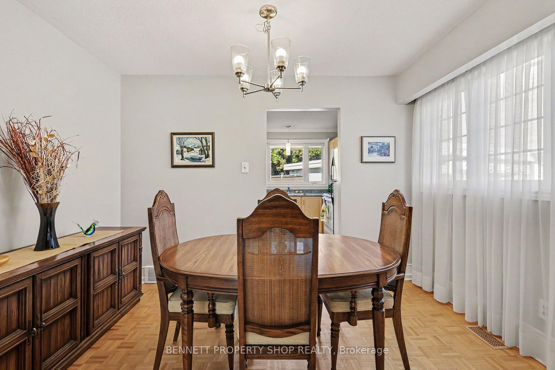 Photo 6 of 1486 Ridgebrook Drive, Ottawa, Pineview — HOMEH