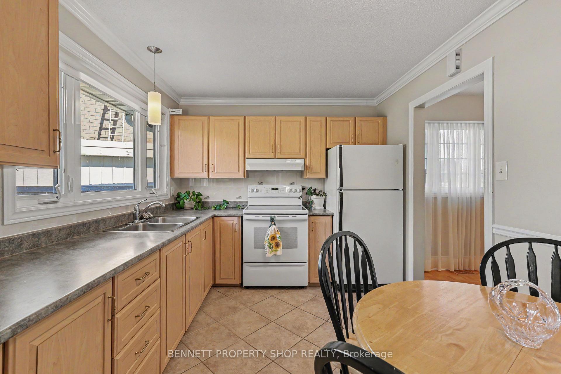 Photo 7 of 1486 Ridgebrook Drive, Ottawa, Pineview — HOMEH