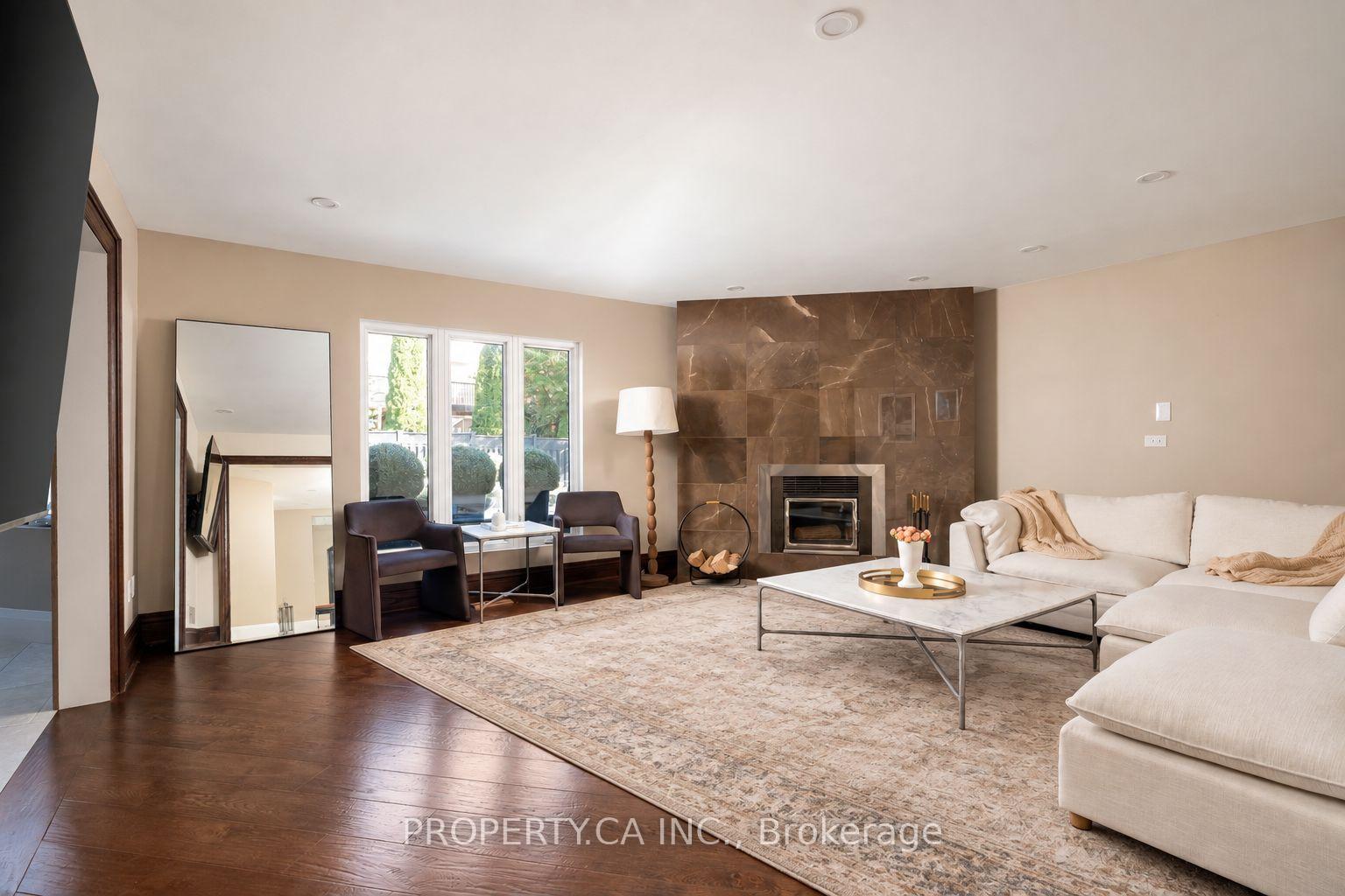 Photo 9 of 72 Devonsleigh Boulevard, Richmond Hill, Devonsleigh — HOMEH