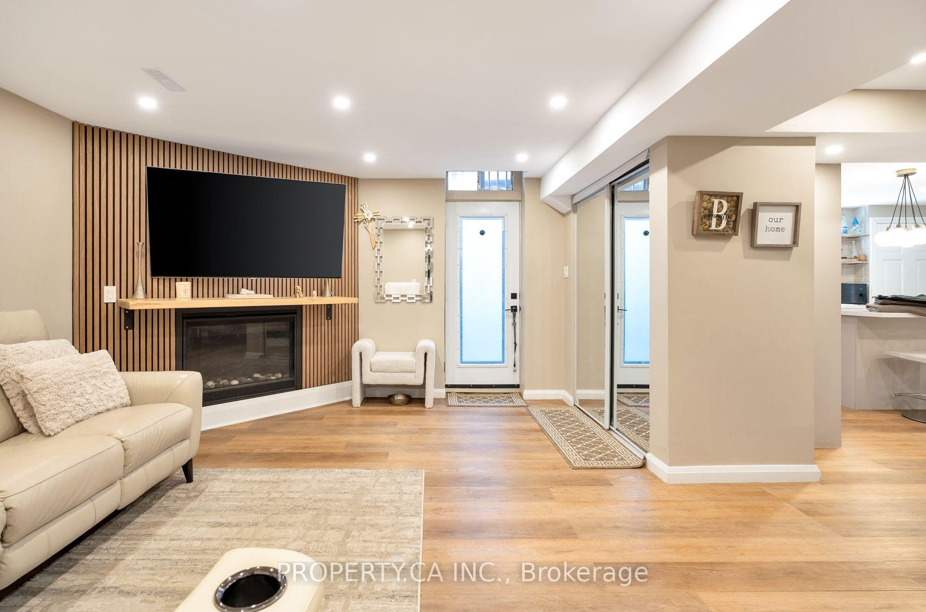 Photo 33 of 72 Devonsleigh Boulevard, Richmond Hill, Devonsleigh — HOMEH