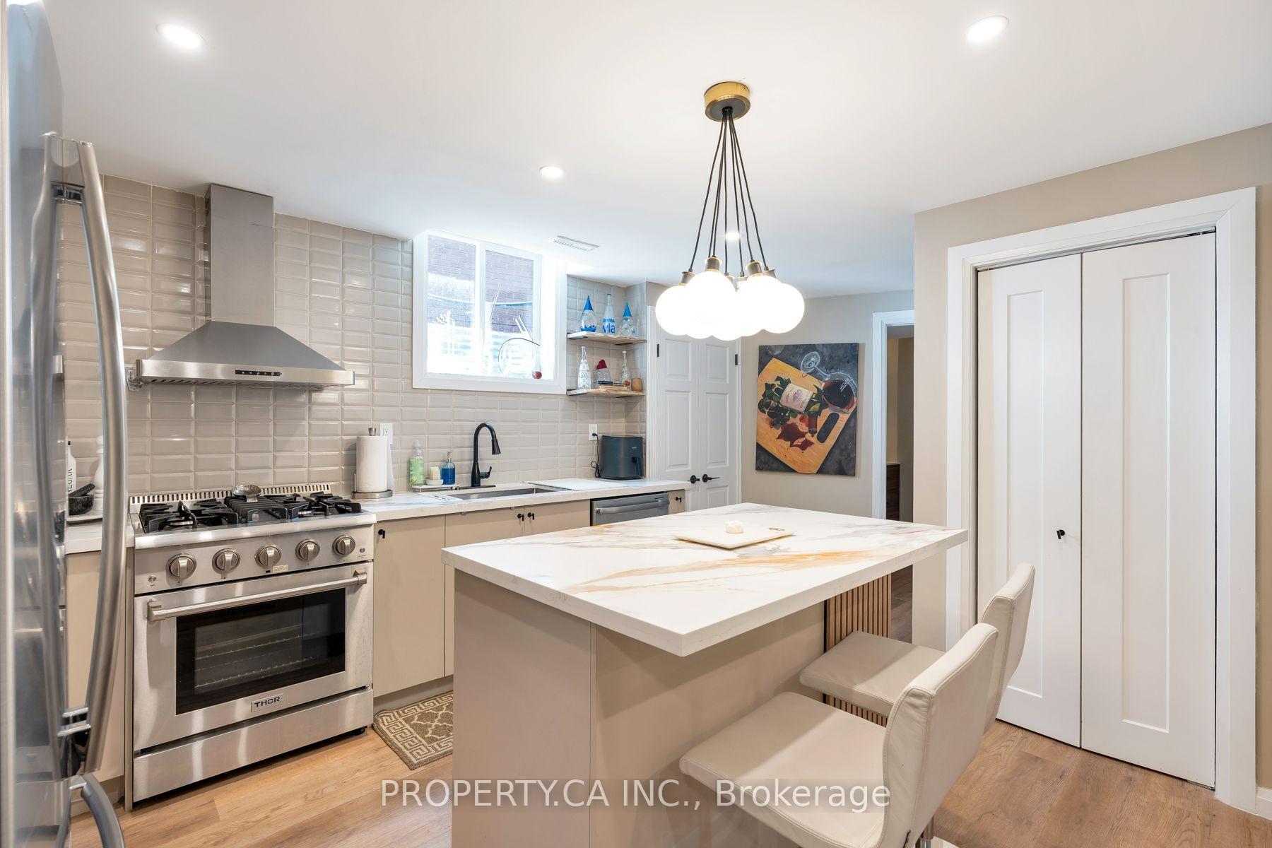 Photo 37 of 72 Devonsleigh Boulevard, Richmond Hill, Devonsleigh — HOMEH