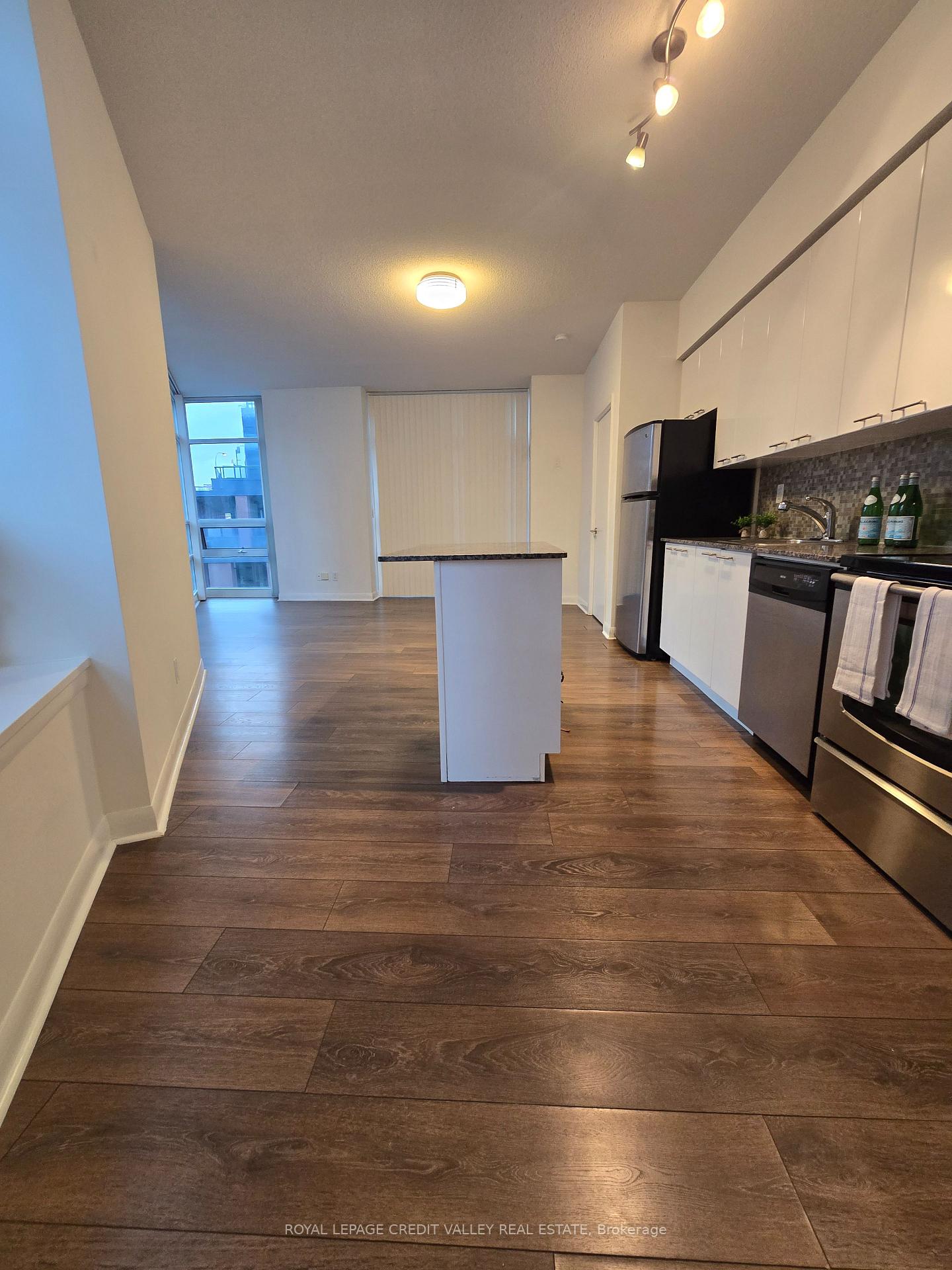Photo 4 of Unit 614, 15 Bruyeres Mews, Toronto, Niagara — HOMEH