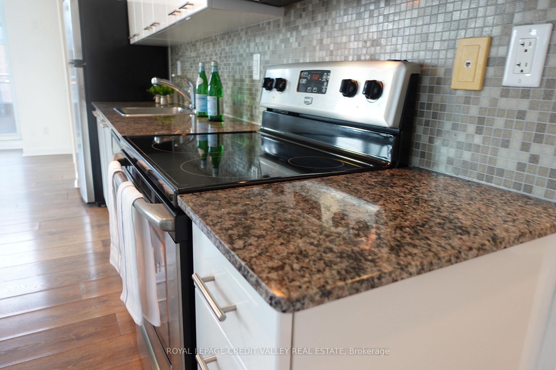 Photo 5 of Unit 614, 15 Bruyeres Mews, Toronto, Niagara — HOMEH