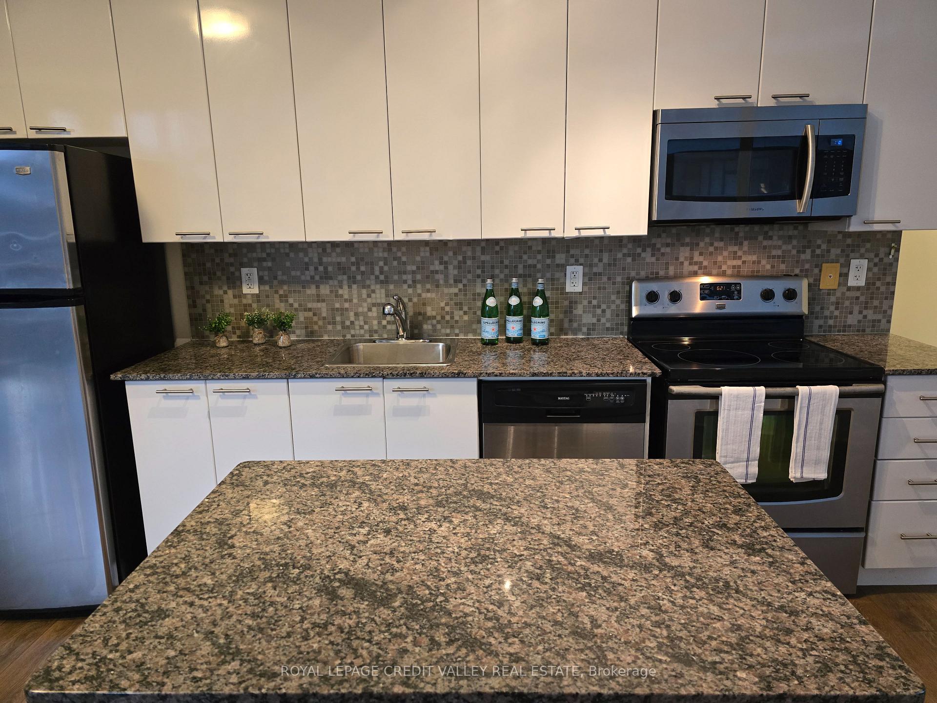 Photo 7 of Unit 614, 15 Bruyeres Mews, Toronto, Niagara — HOMEH