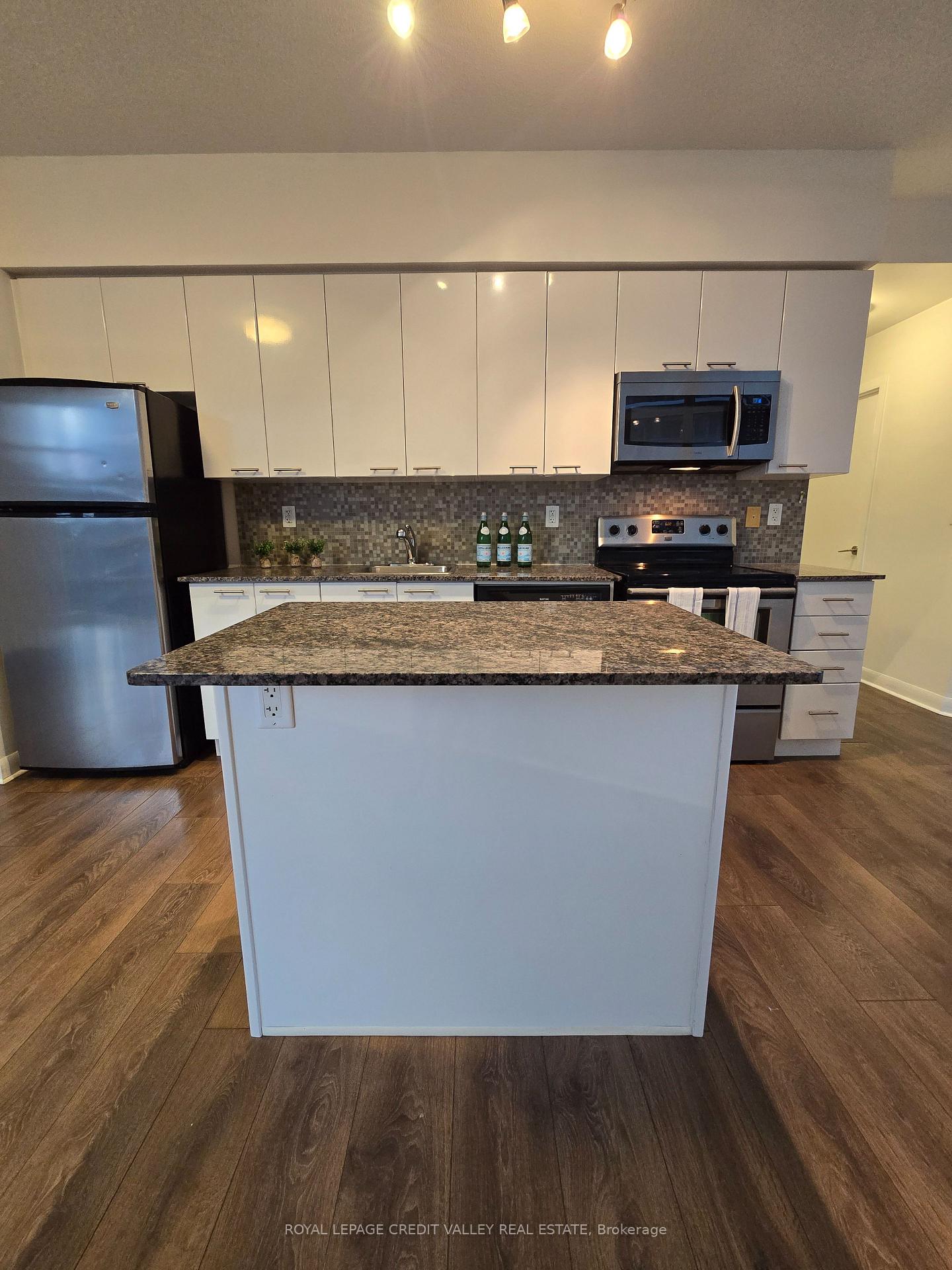 Photo 8 of Unit 614, 15 Bruyeres Mews, Toronto, Niagara — HOMEH