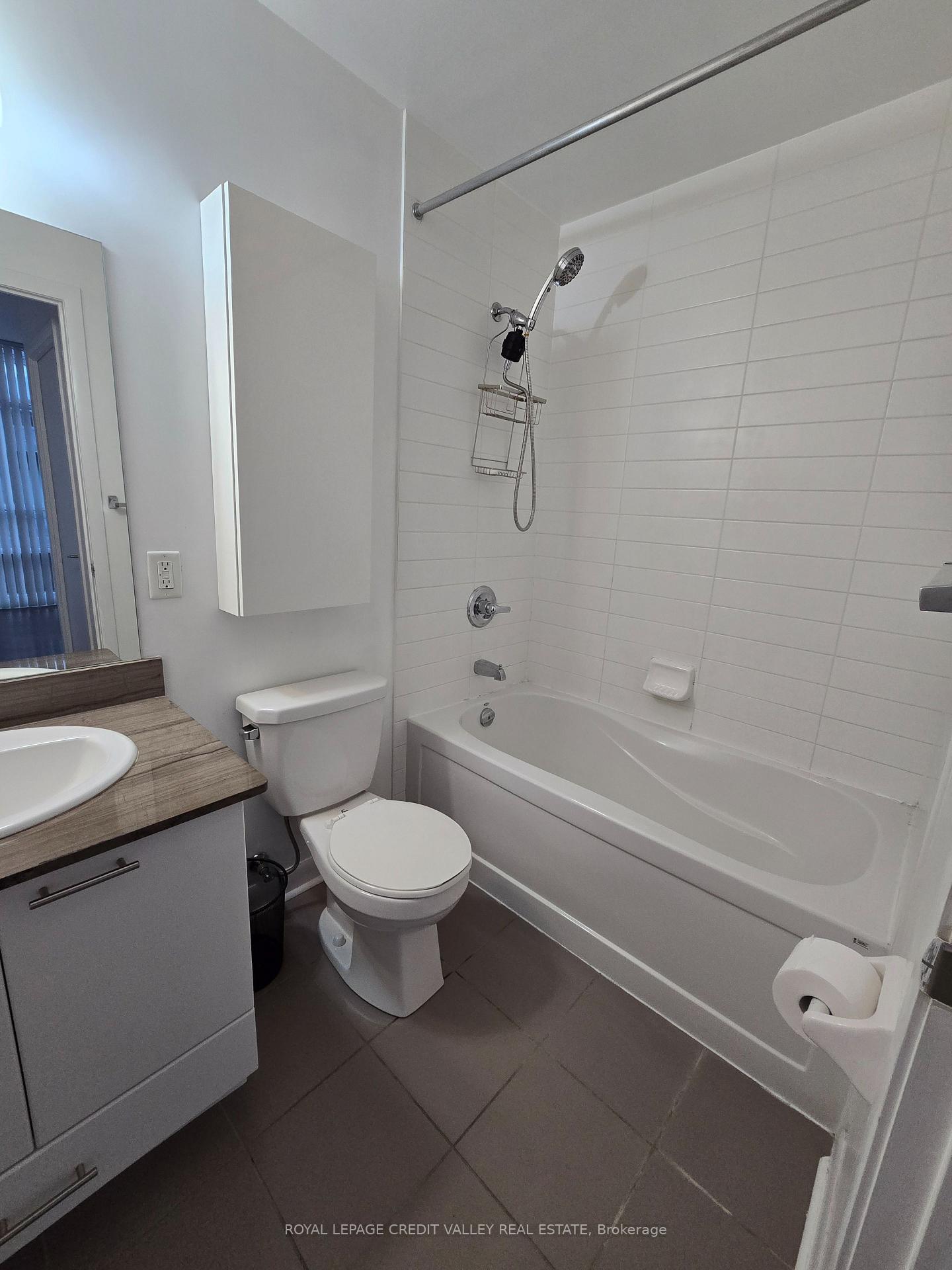 Photo 15 of Unit 614, 15 Bruyeres Mews, Toronto, Niagara — HOMEH