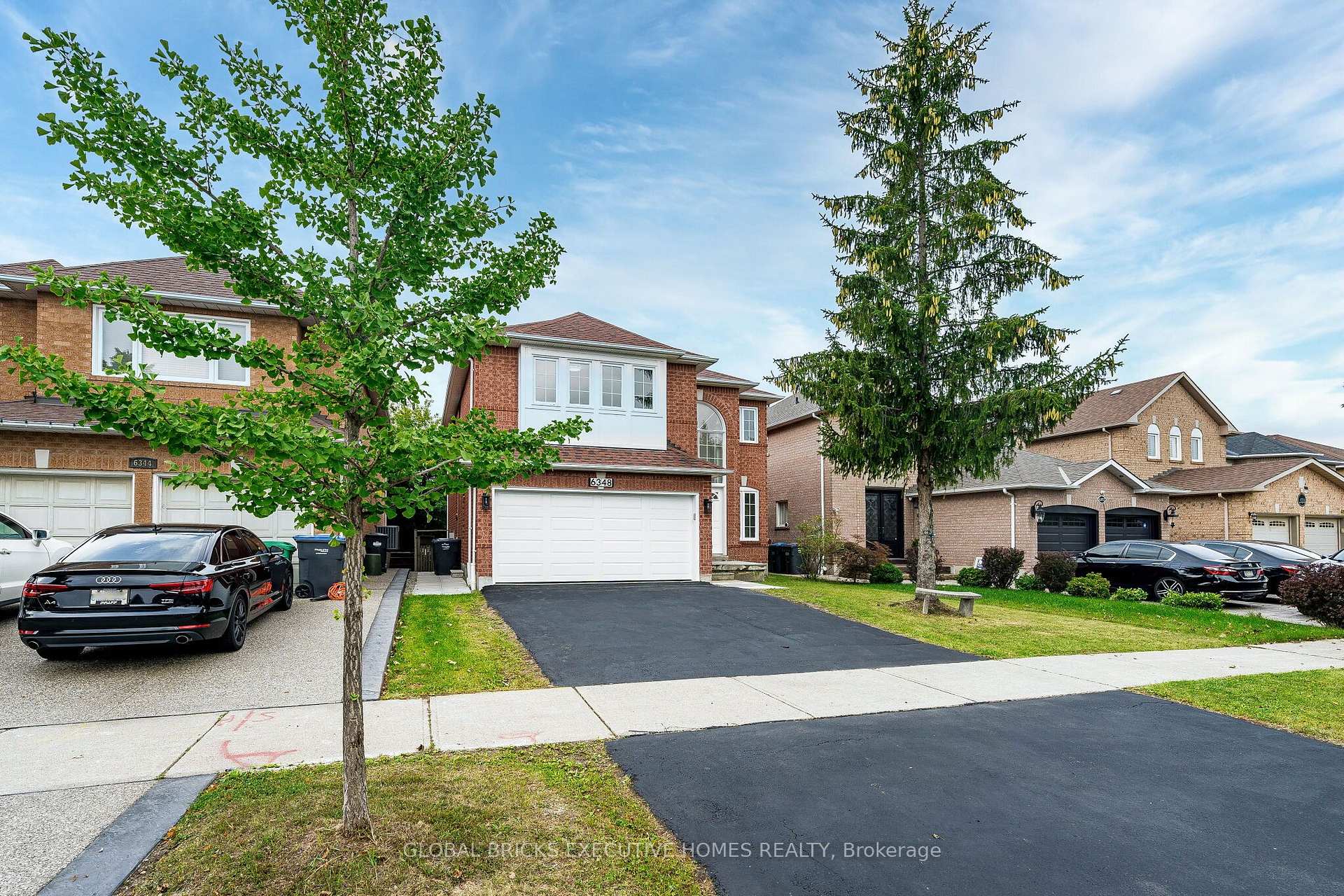 Photo 2 of 6348 Newcombe Drive, Mississauga, East Credit — HOMEH