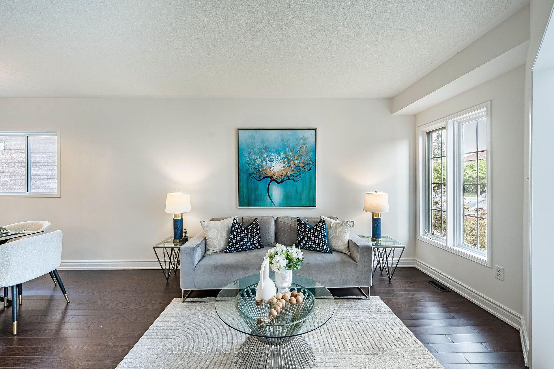 Photo 7 of 6348 Newcombe Drive, Mississauga, East Credit — HOMEH