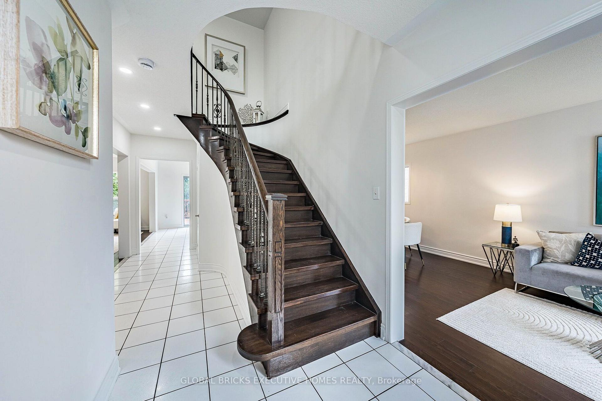 Photo 17 of 6348 Newcombe Drive, Mississauga, East Credit — HOMEH
