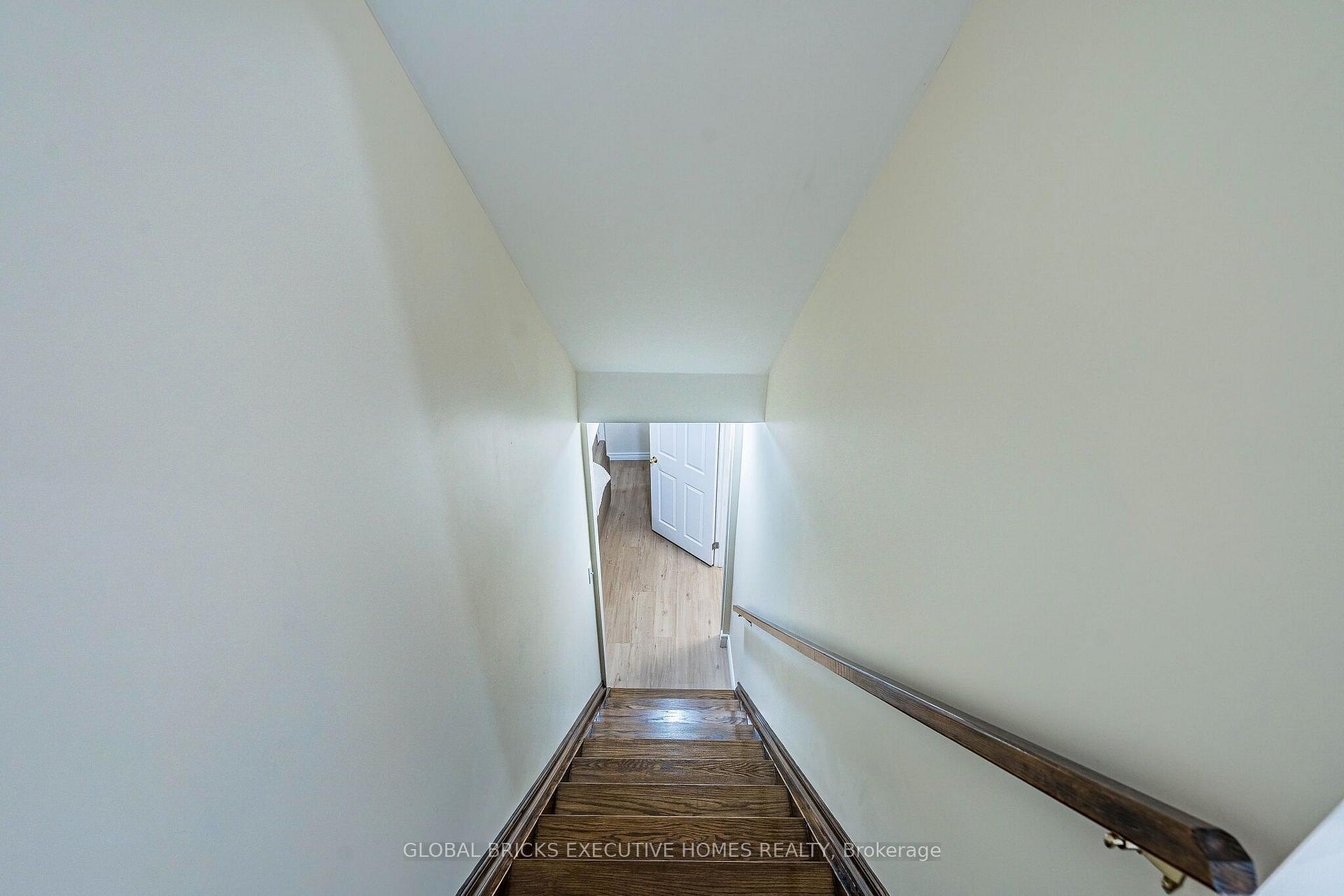 Photo 32 of 6348 Newcombe Drive, Mississauga, East Credit — HOMEH