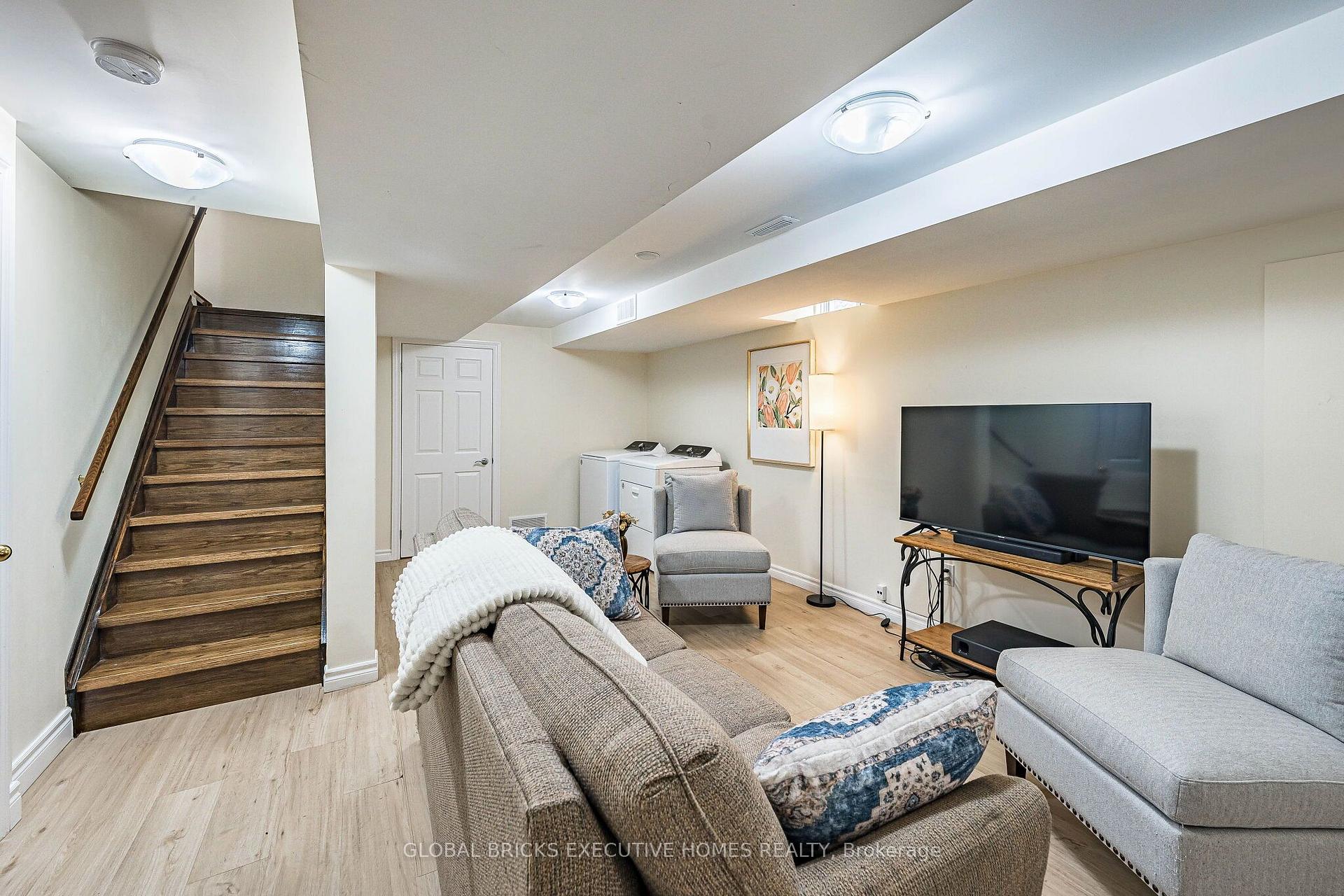 Photo 33 of 6348 Newcombe Drive, Mississauga, East Credit — HOMEH