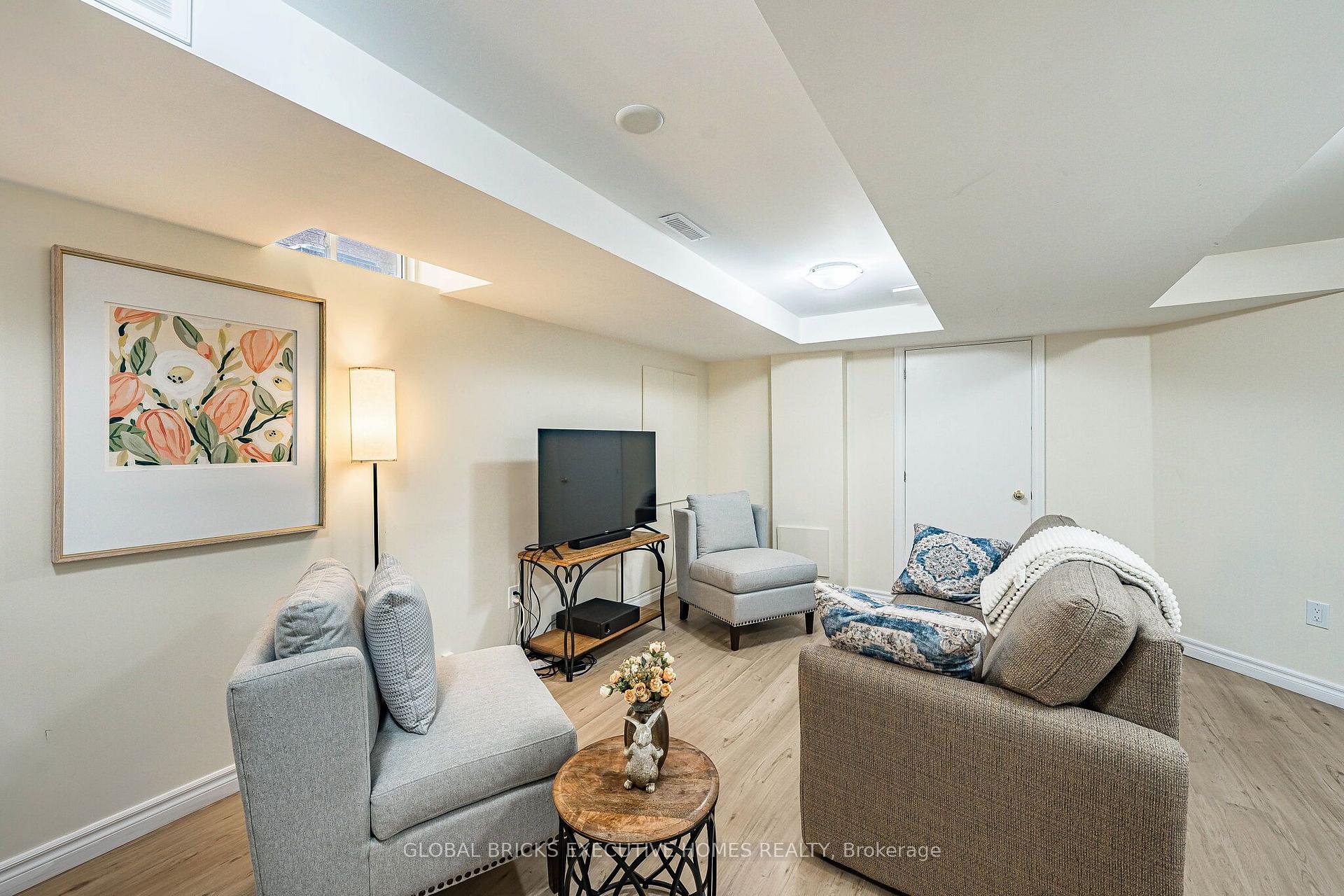Photo 34 of 6348 Newcombe Drive, Mississauga, East Credit — HOMEH