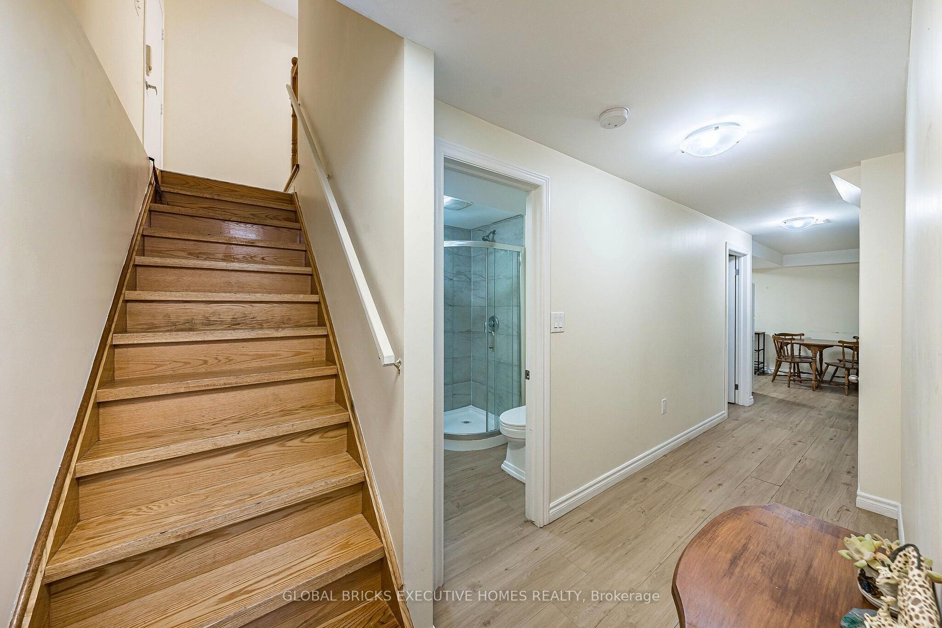 Photo 36 of 6348 Newcombe Drive, Mississauga, East Credit — HOMEH