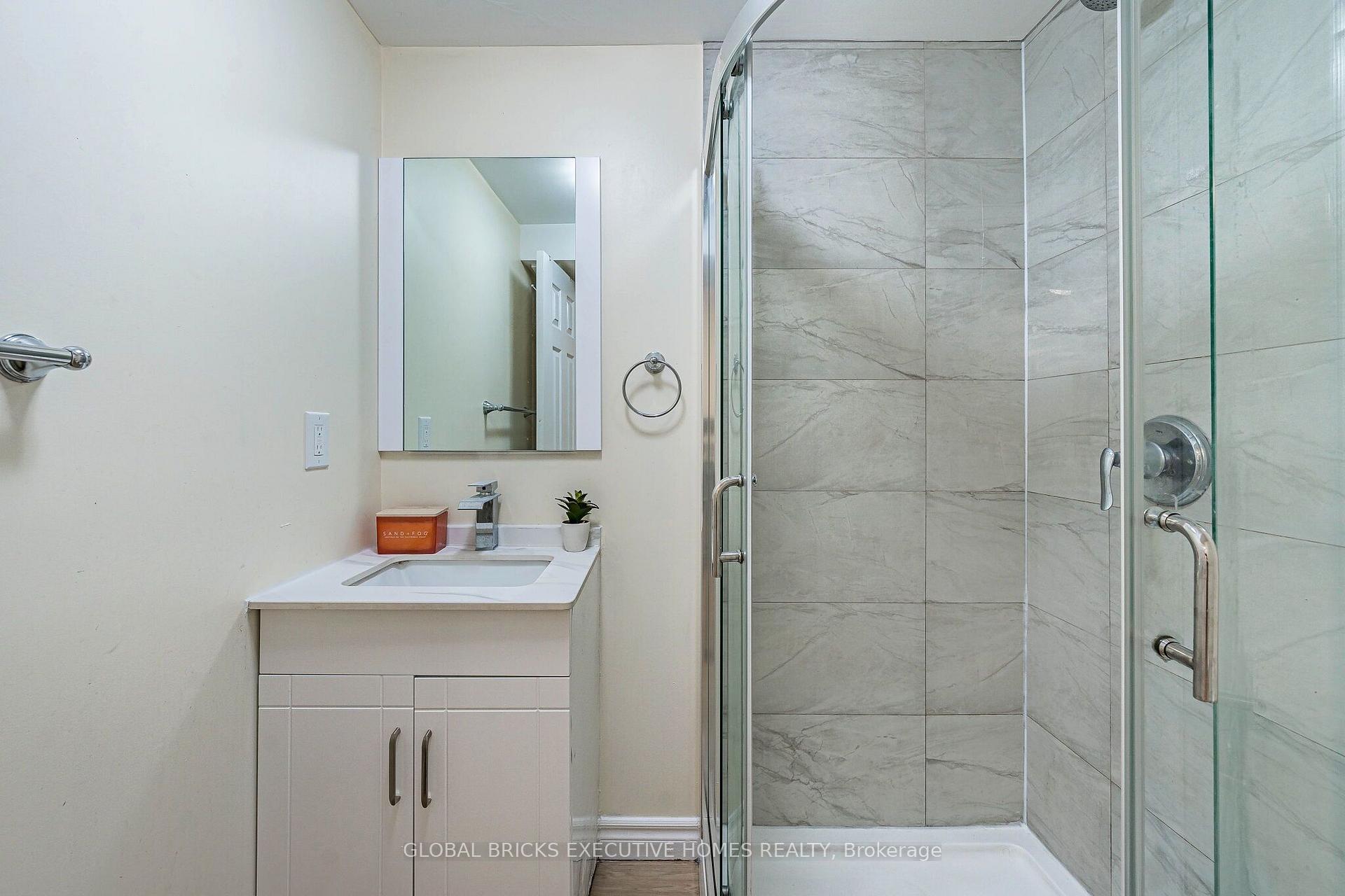 Photo 43 of 6348 Newcombe Drive, Mississauga, East Credit — HOMEH
