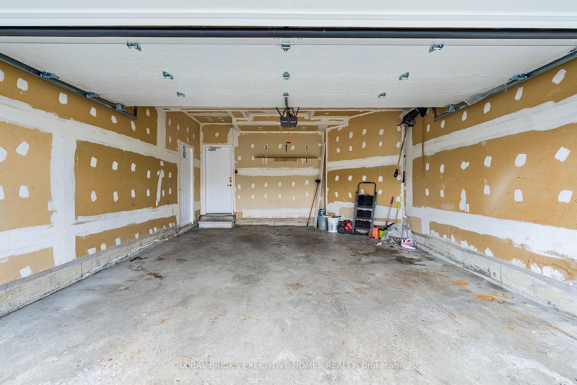 Photo 48 of 6348 Newcombe Drive, Mississauga, East Credit — HOMEH