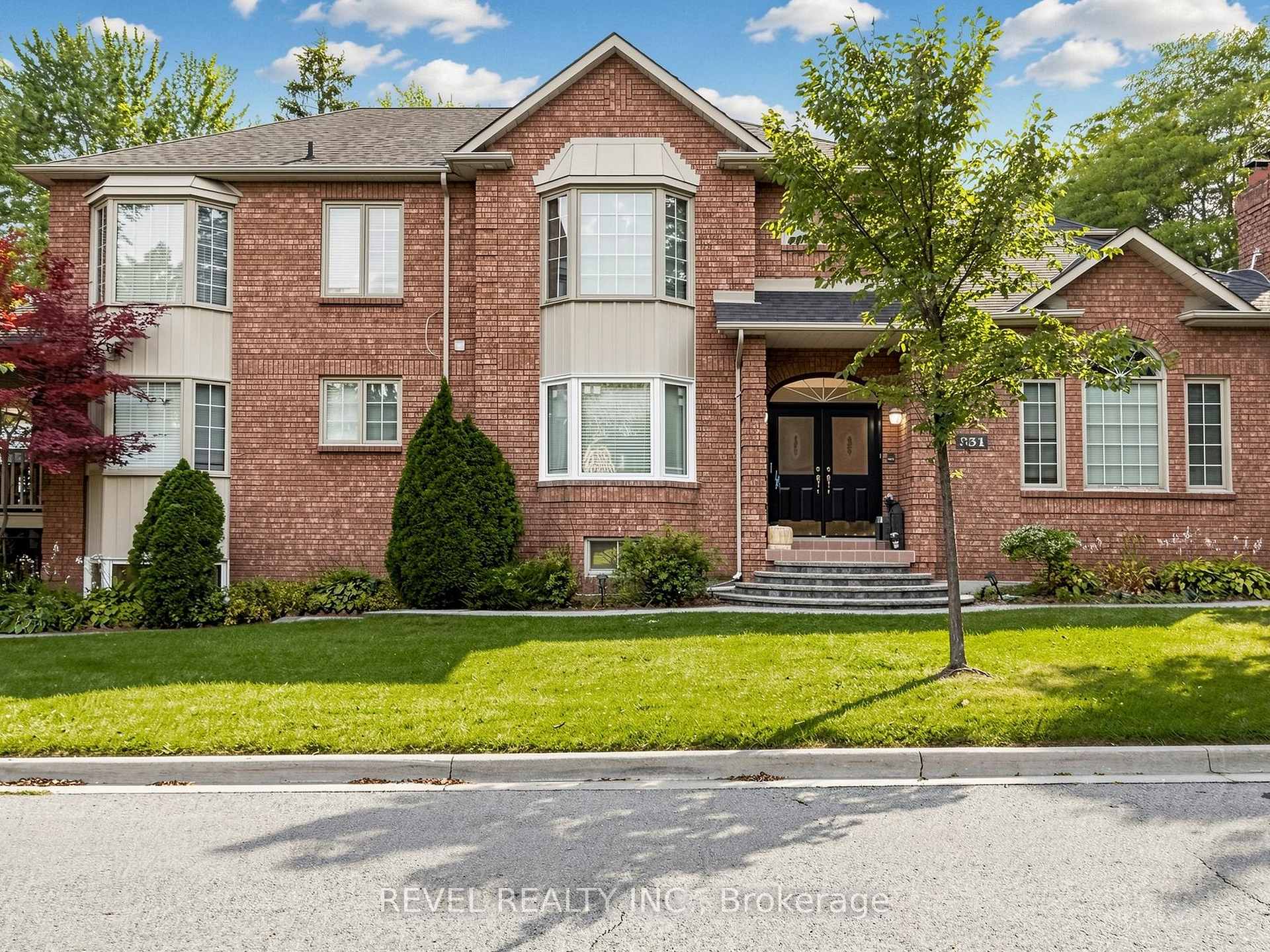 Photo of Unit Lower, 831 Regal Crescent