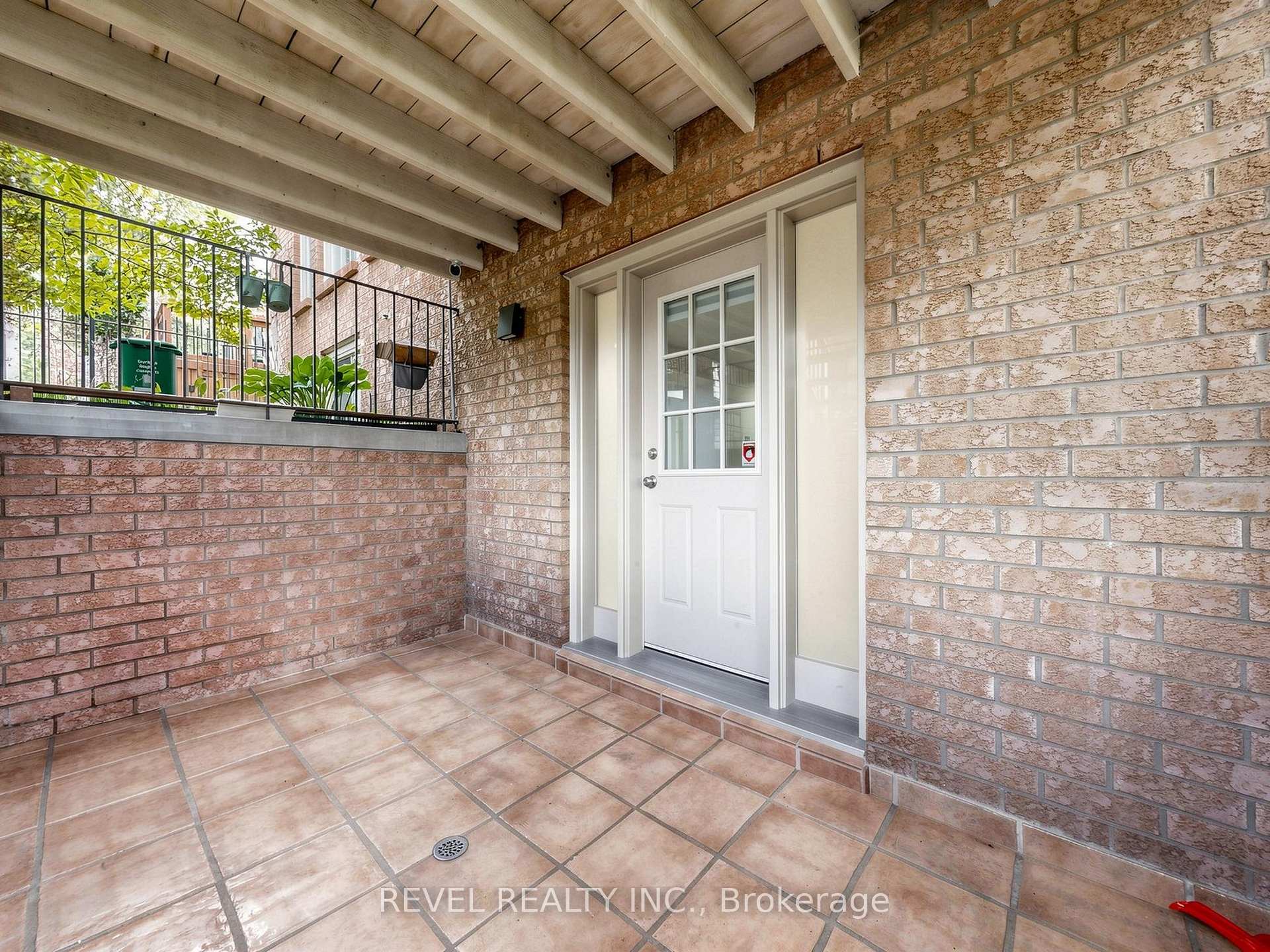 Photo 4 of Unit Lower, 831 Regal Crescent, Pickering, Dunbarton — HOMEH