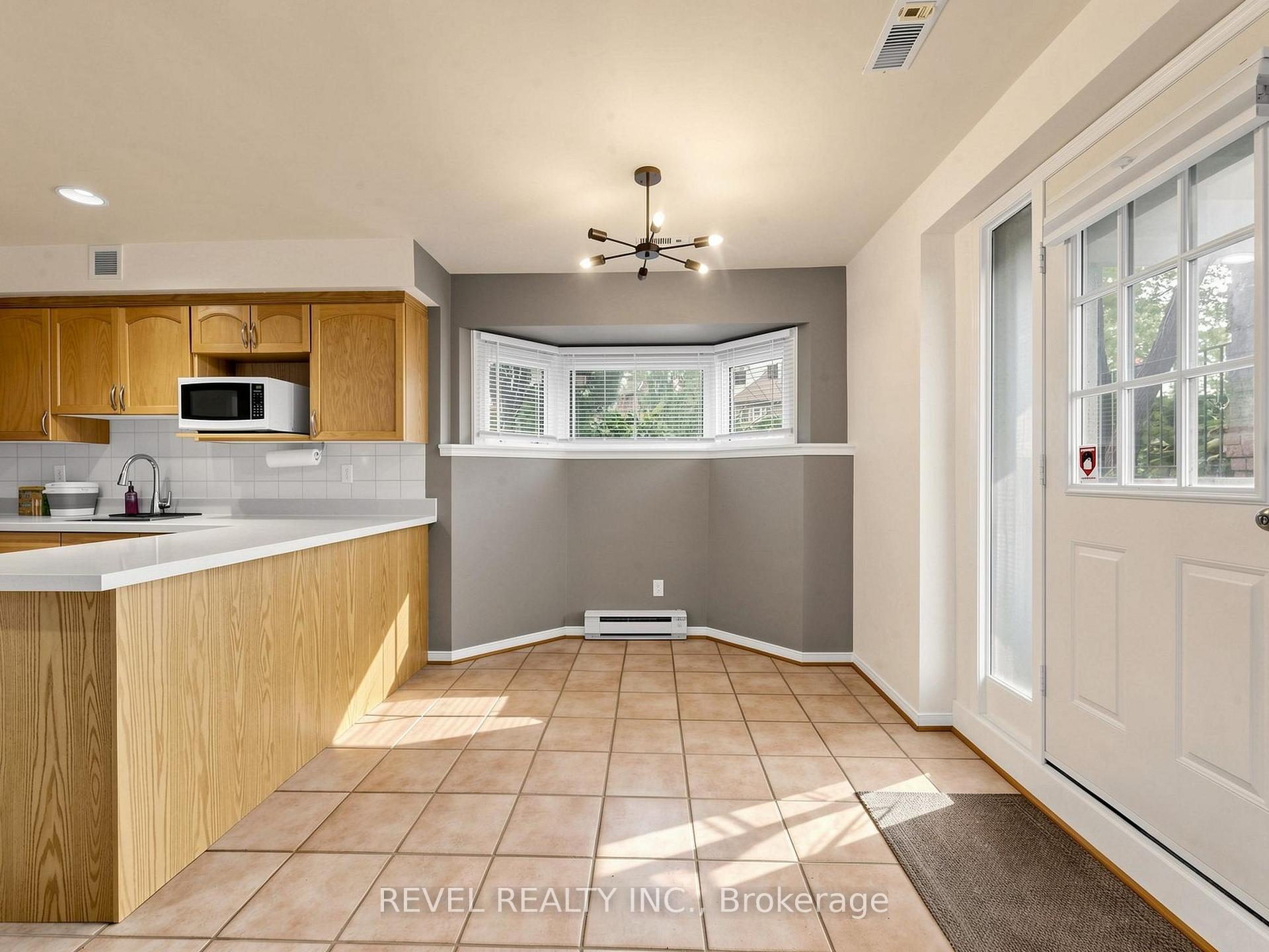 Photo 6 of Unit Lower, 831 Regal Crescent, Pickering, Dunbarton — HOMEH