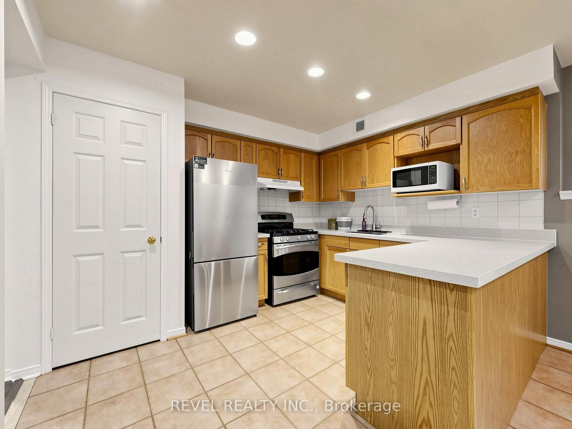 Photo 10 of Unit Lower, 831 Regal Crescent, Pickering, Dunbarton — HOMEH