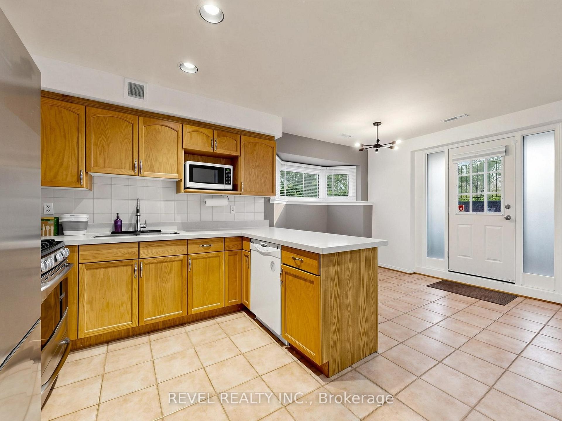 Photo 11 of Unit Lower, 831 Regal Crescent, Pickering, Dunbarton — HOMEH