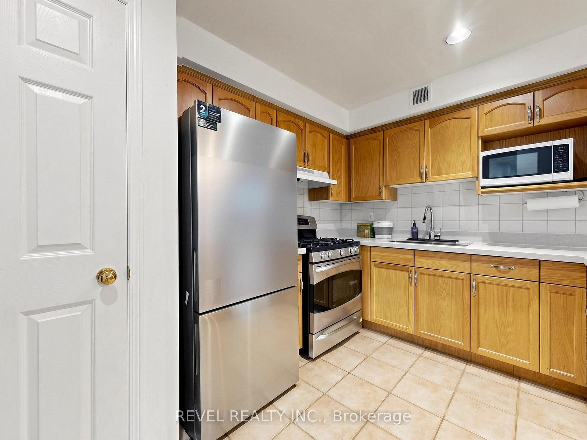 Photo 12 of Unit Lower, 831 Regal Crescent, Pickering, Dunbarton — HOMEH
