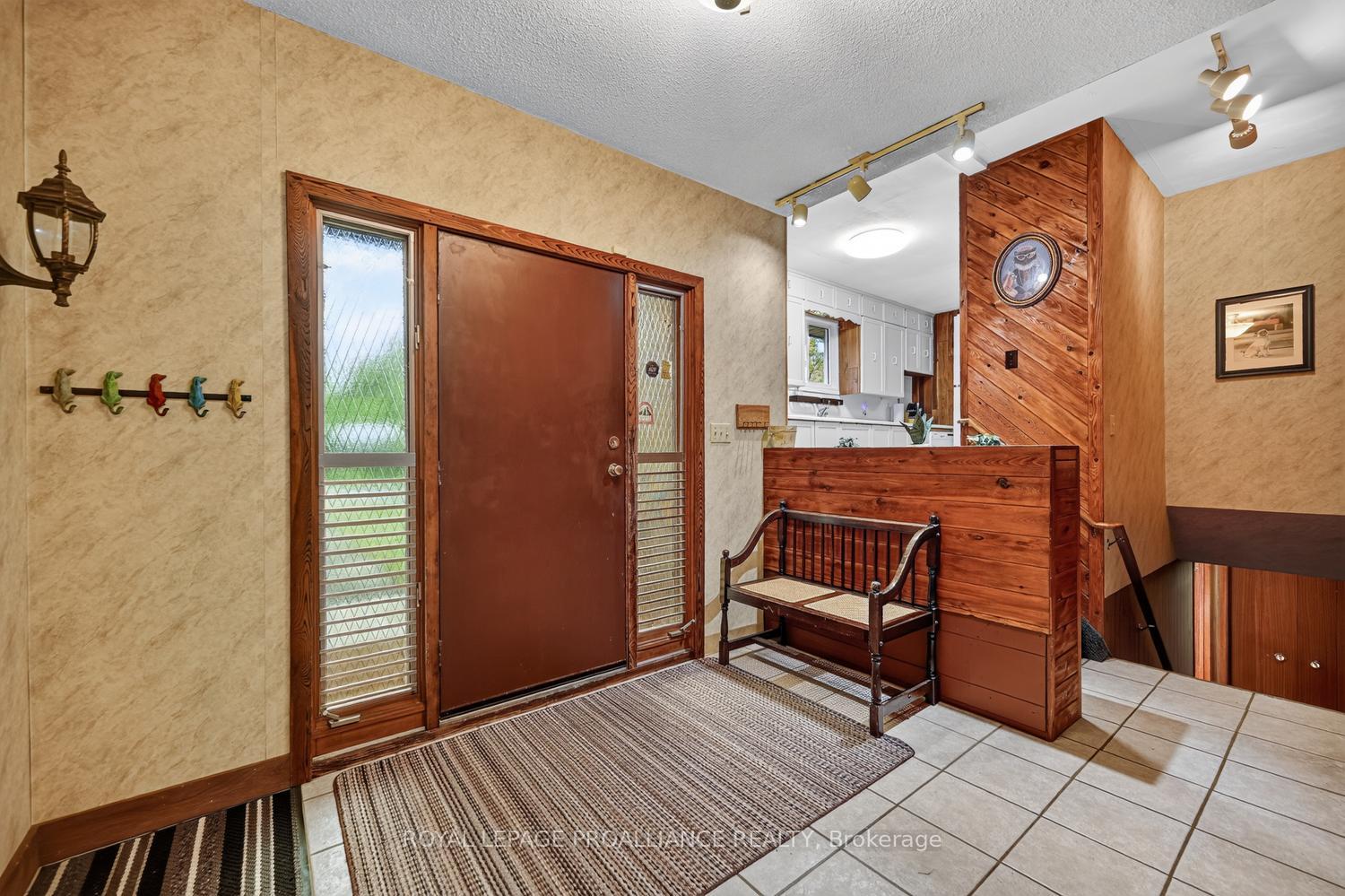 Photo 2 of 1115 Centennial Road, Brockville, Brockville — HOMEH