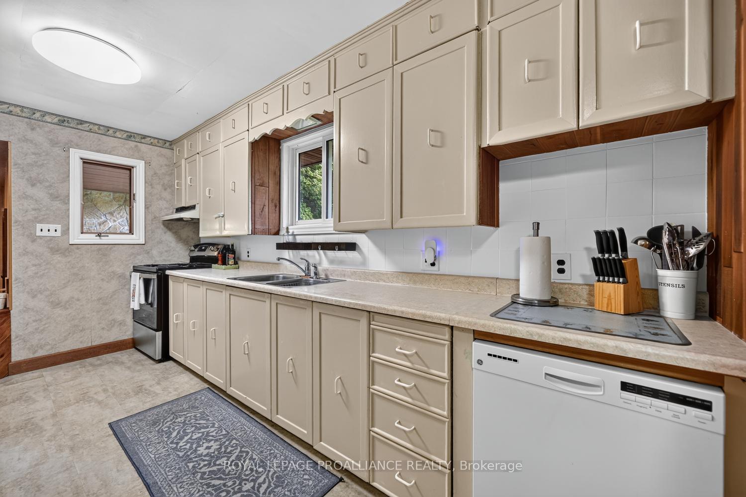 Photo 7 of 1115 Centennial Road, Brockville, Brockville — HOMEH