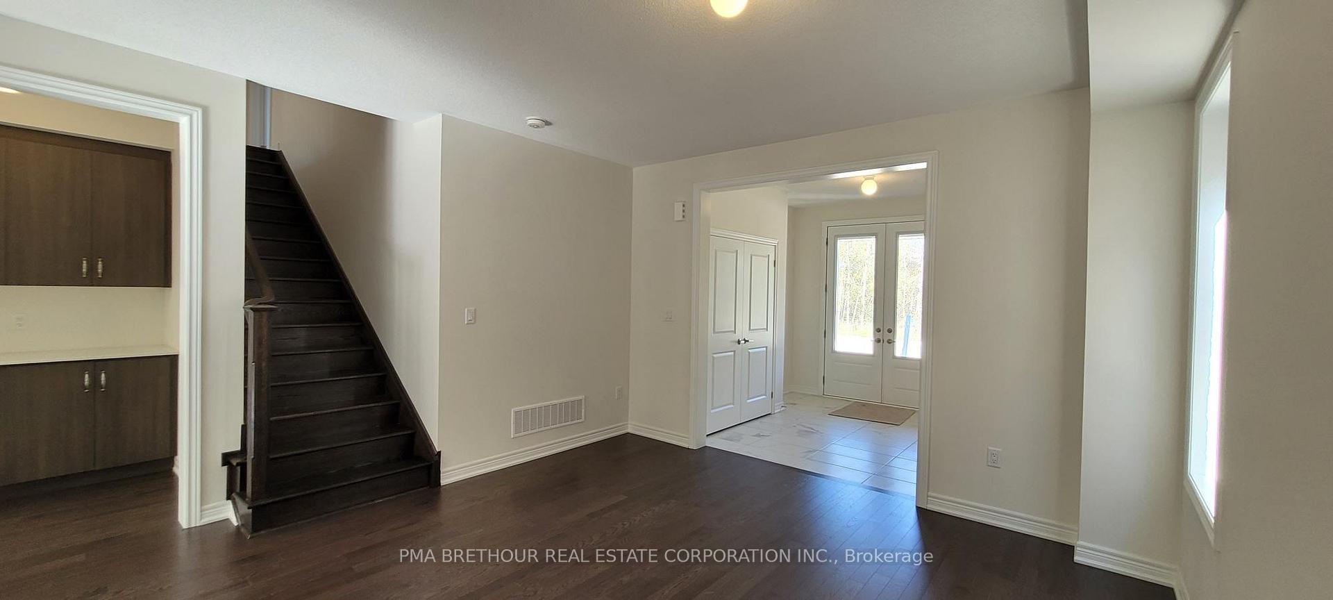 Photo 2 of 147 Dovedale Drive, Georgina, Keswick South — HOMEH