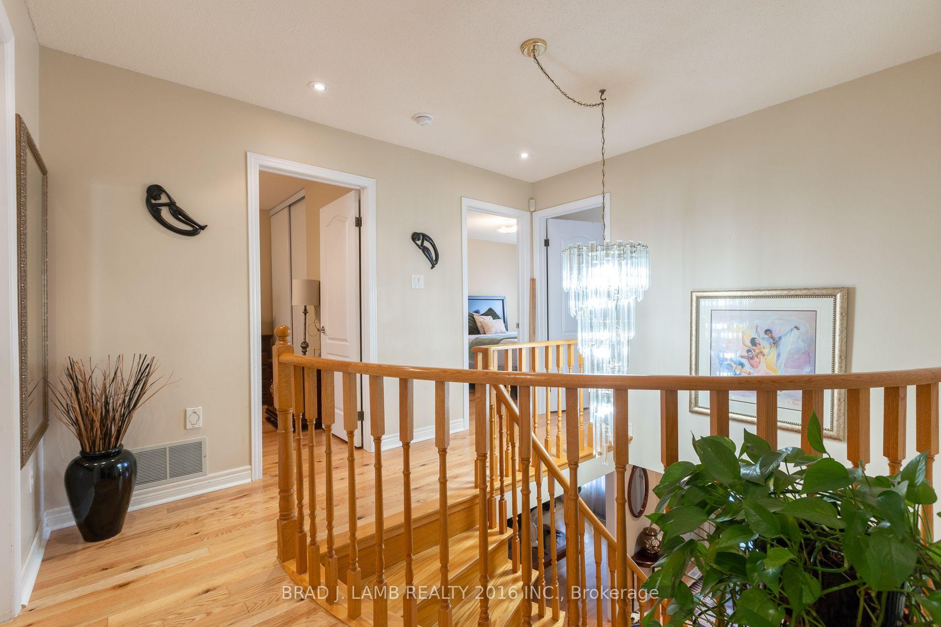 Photo 3 of 8 Burnley Place, Brampton, Heart Lake West — HOMEH