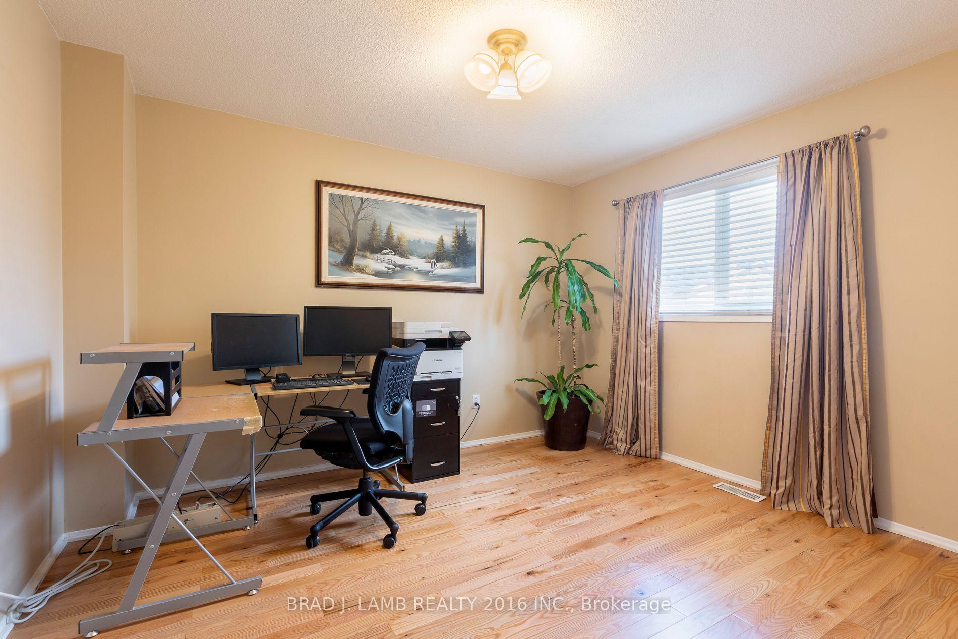 Photo 4 of 8 Burnley Place, Brampton, Heart Lake West — HOMEH