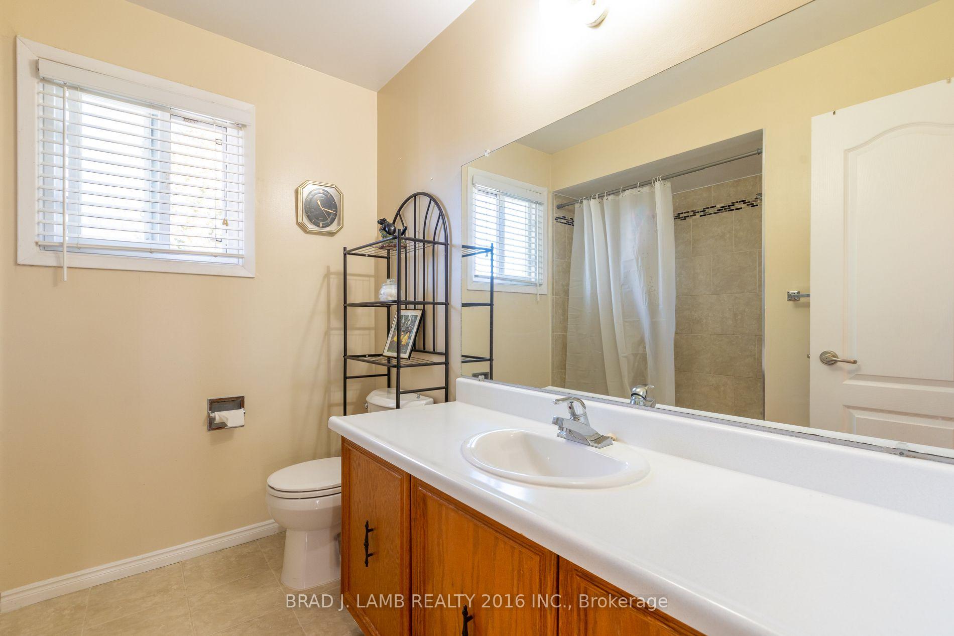 Photo 5 of 8 Burnley Place, Brampton, Heart Lake West — HOMEH