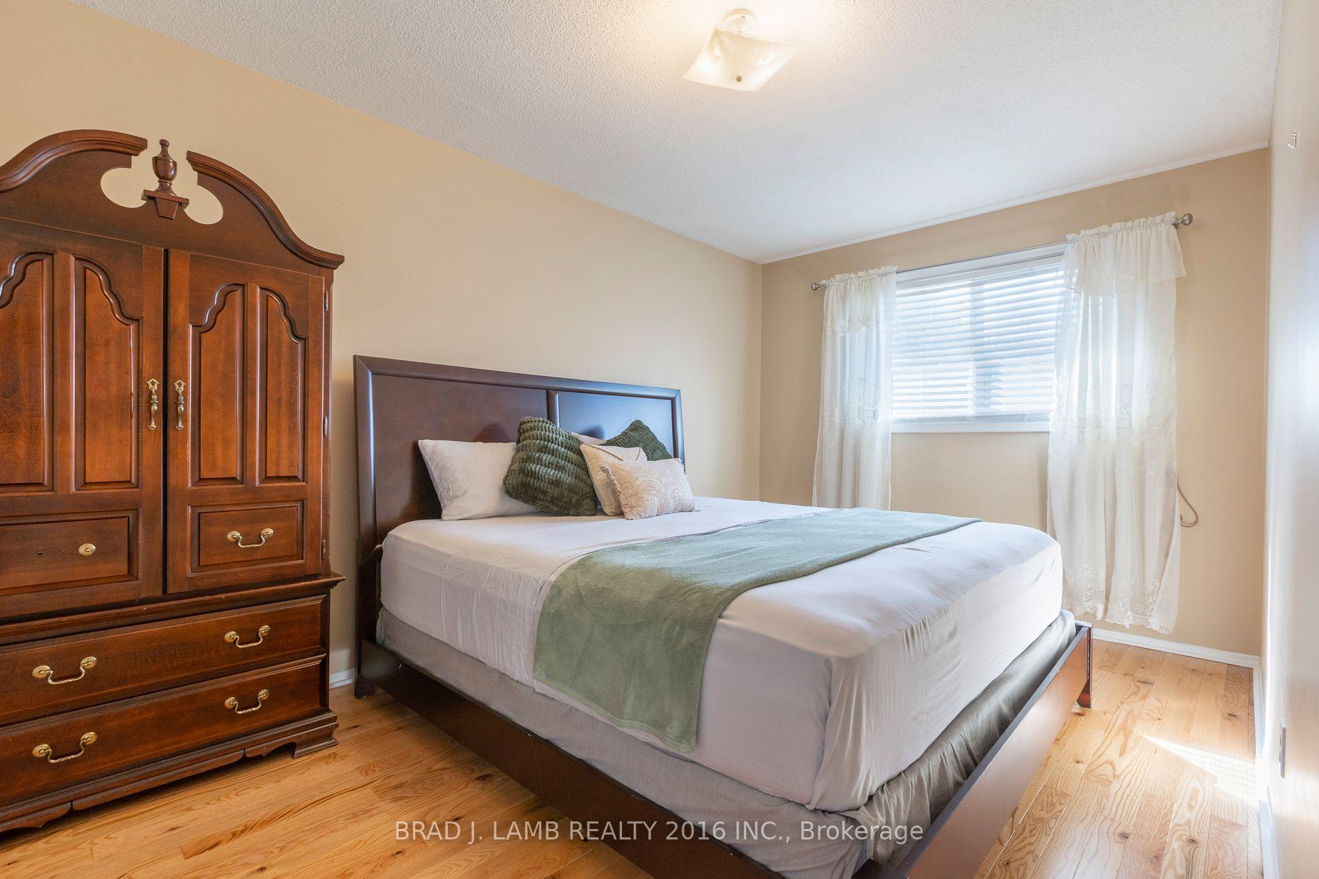 Photo 7 of 8 Burnley Place, Brampton, Heart Lake West — HOMEH