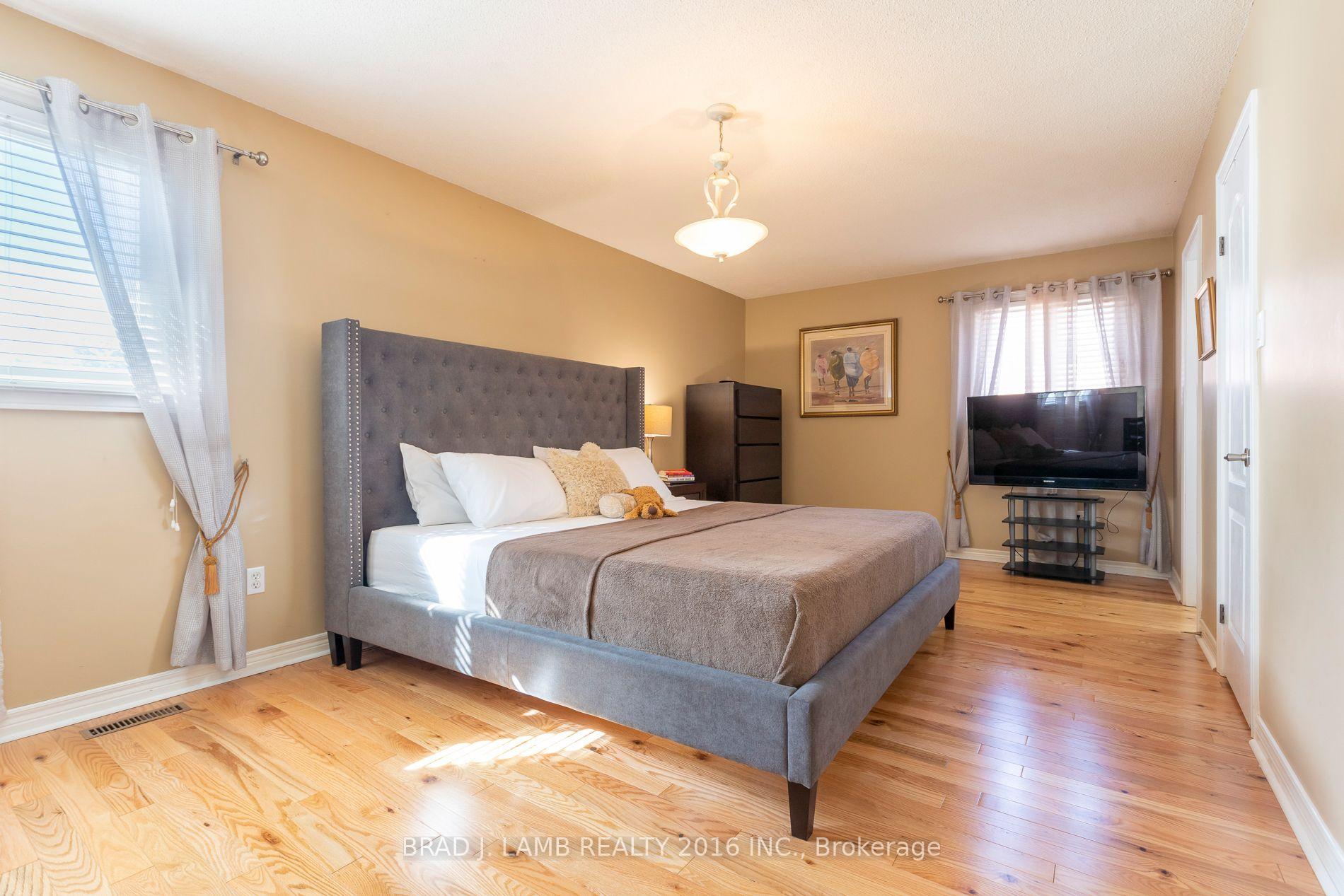 Photo 8 of 8 Burnley Place, Brampton, Heart Lake West — HOMEH