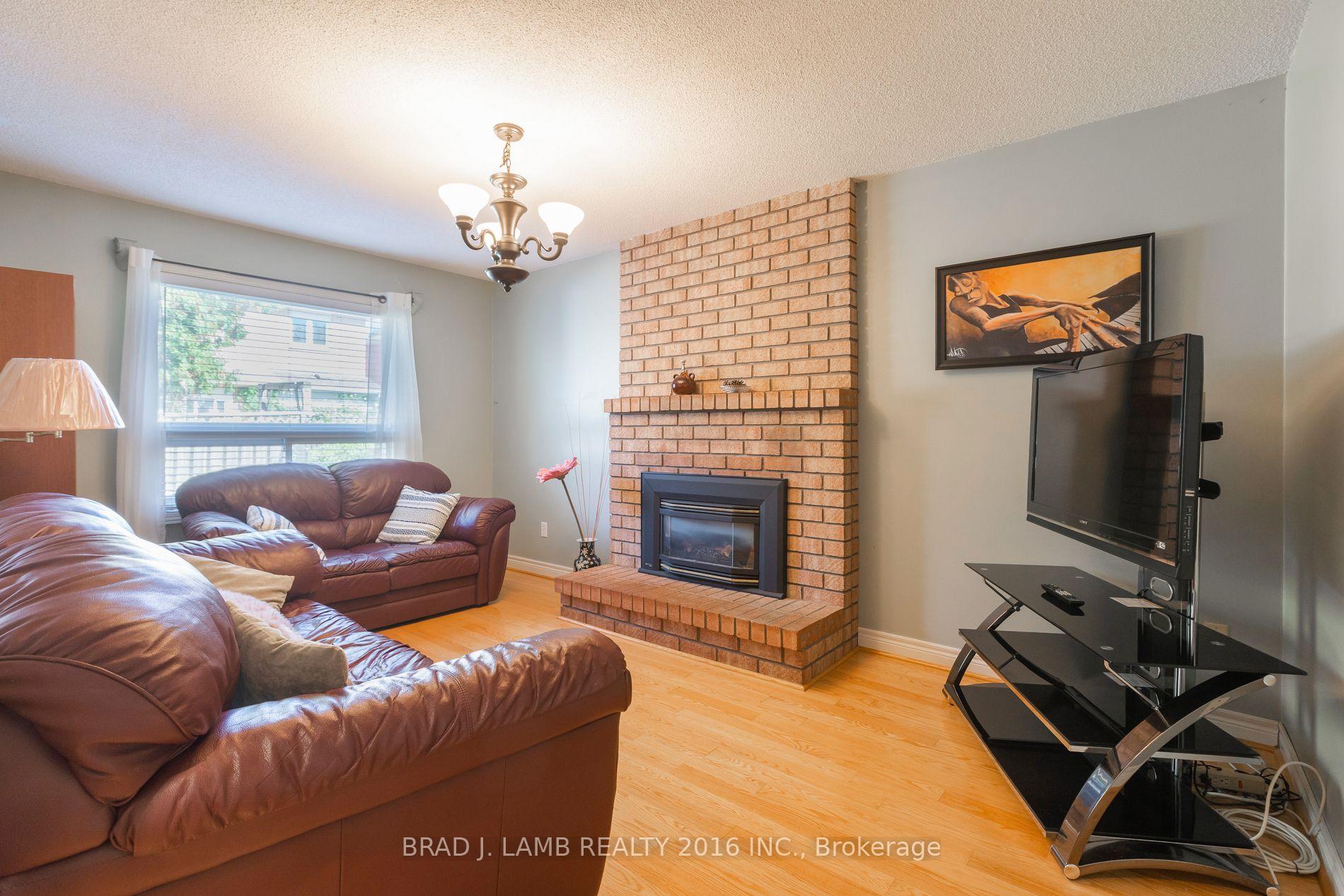 Photo 12 of 8 Burnley Place, Brampton, Heart Lake West — HOMEH
