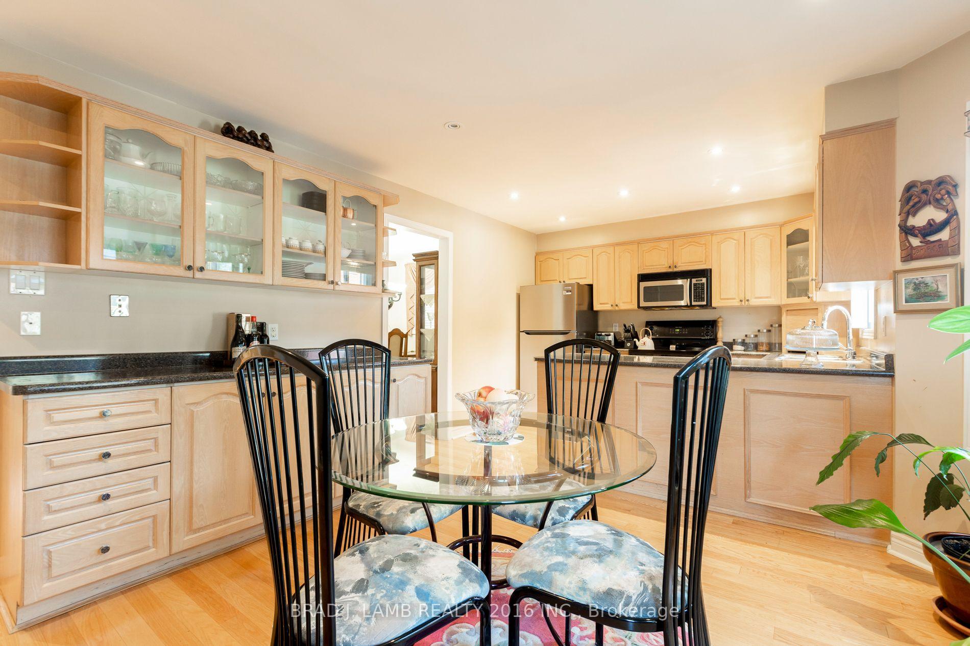 Photo 13 of 8 Burnley Place, Brampton, Heart Lake West — HOMEH