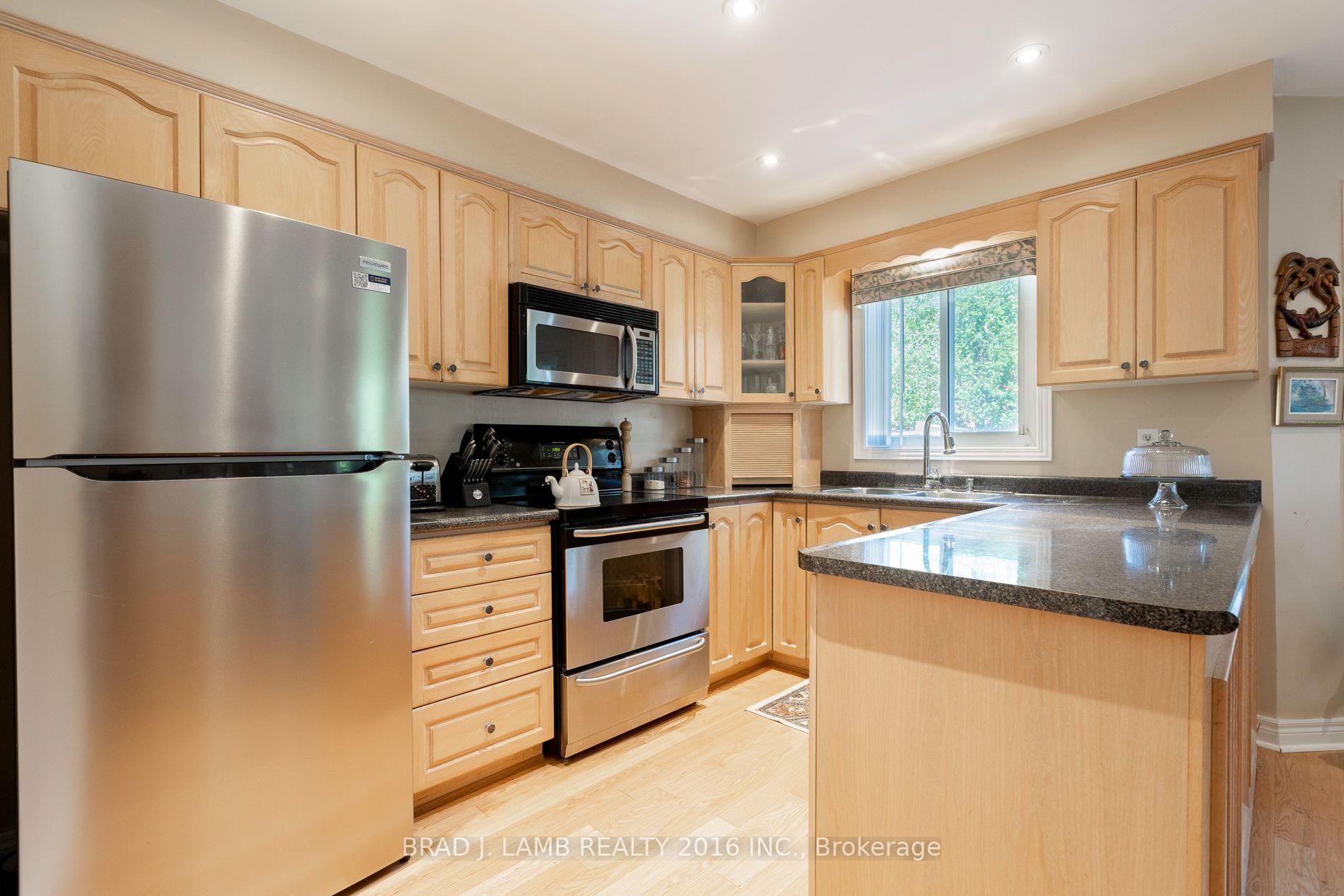 Photo 14 of 8 Burnley Place, Brampton, Heart Lake West — HOMEH