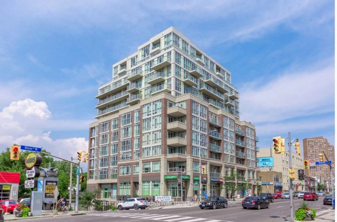 Front of Unit 801, 1638 Bloor Street W
