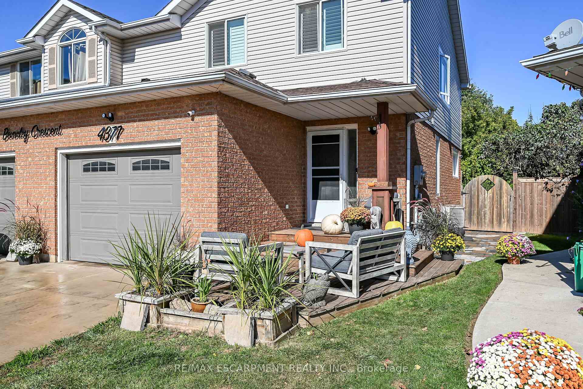 Photo 2 of 4377 Beverley Crescent, Lincoln, Beamsville — HOMEH