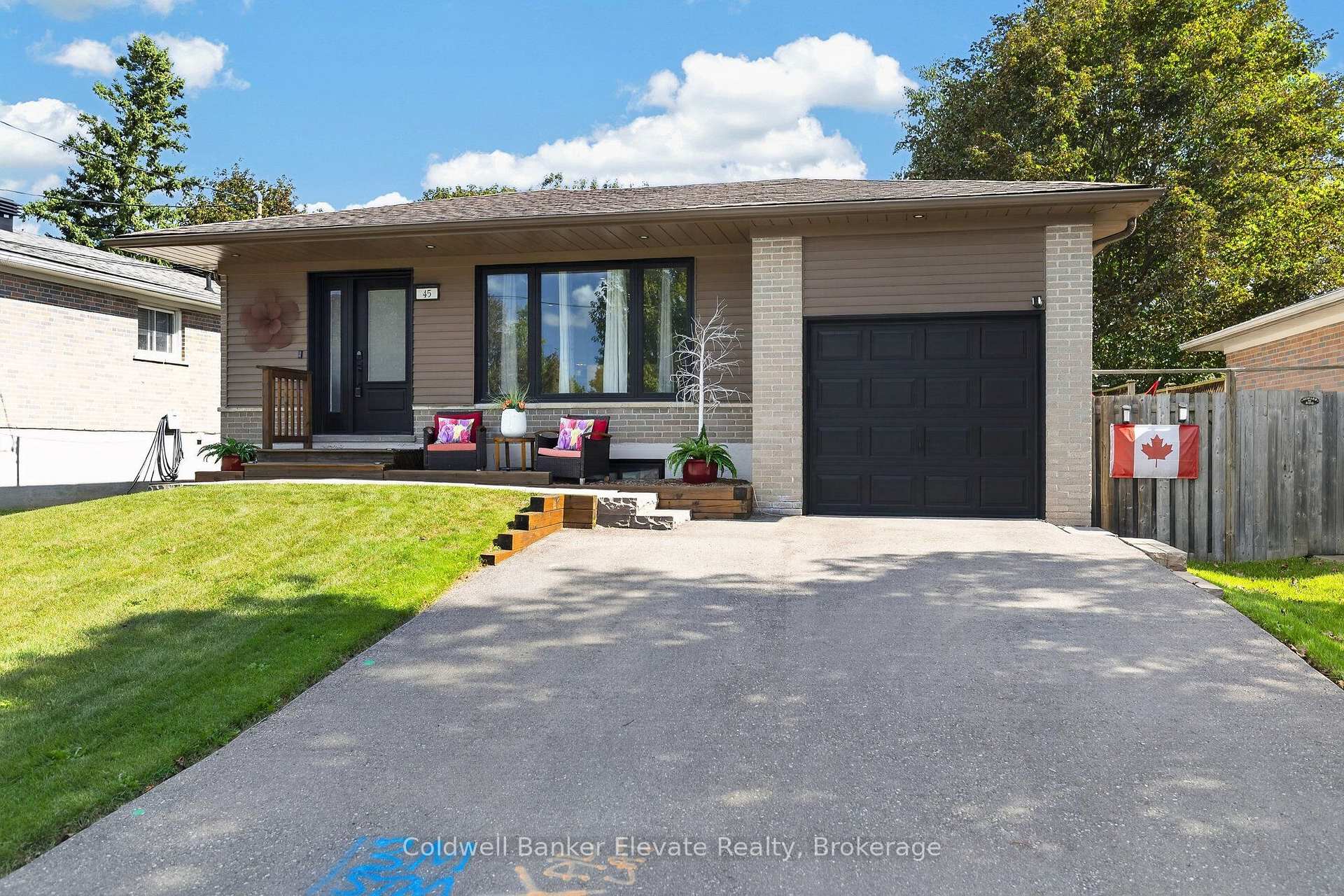 Photo 2 of 45 Faludon Drive, Halton Hills, Georgetown — HOMEH