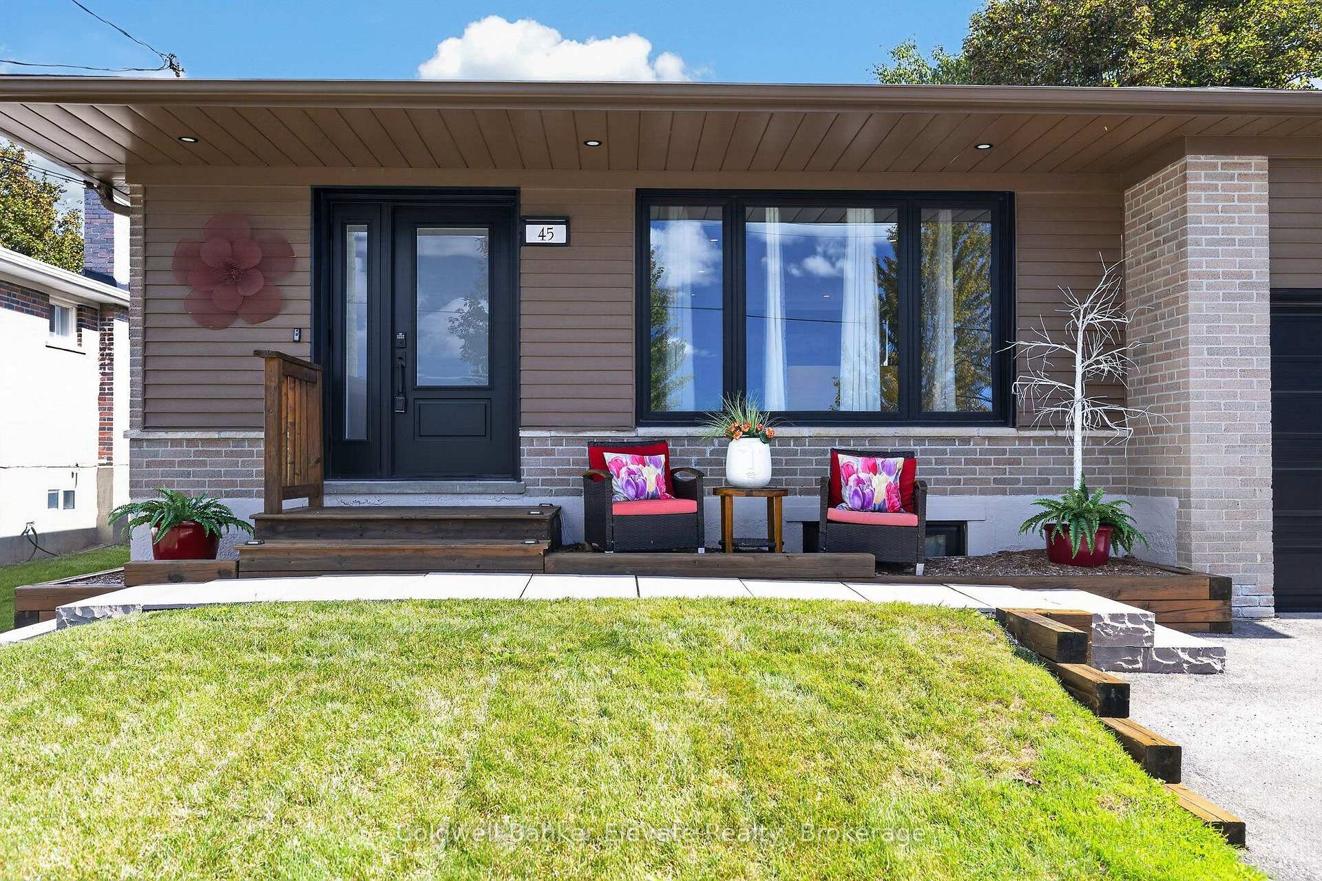 Photo 3 of 45 Faludon Drive, Halton Hills, Georgetown — HOMEH