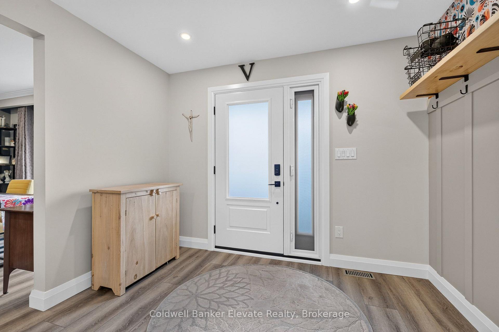 Photo 5 of 45 Faludon Drive, Halton Hills, Georgetown — HOMEH