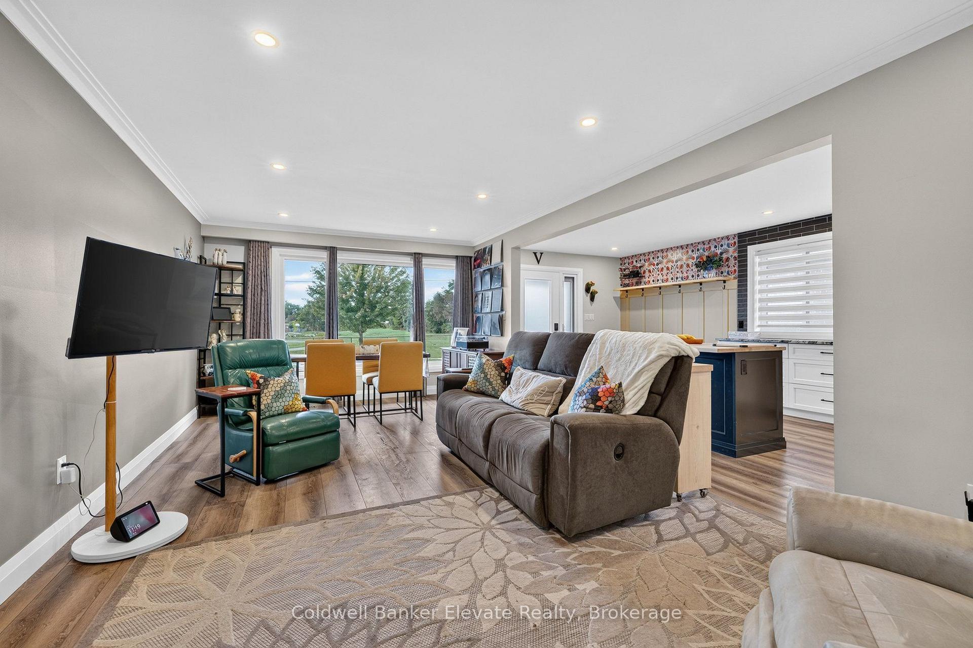 Photo 8 of 45 Faludon Drive, Halton Hills, Georgetown — HOMEH