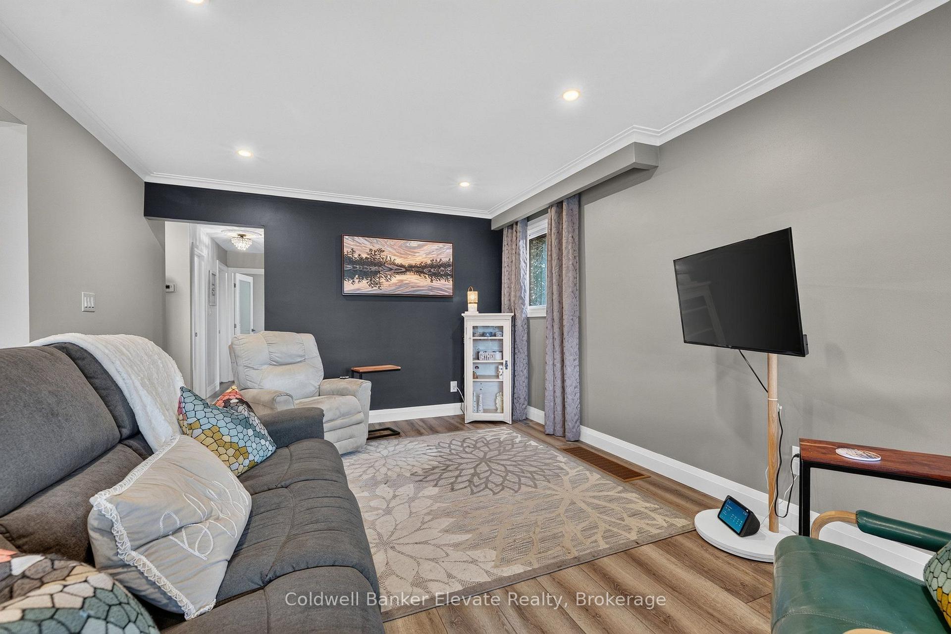 Photo 9 of 45 Faludon Drive, Halton Hills, Georgetown — HOMEH