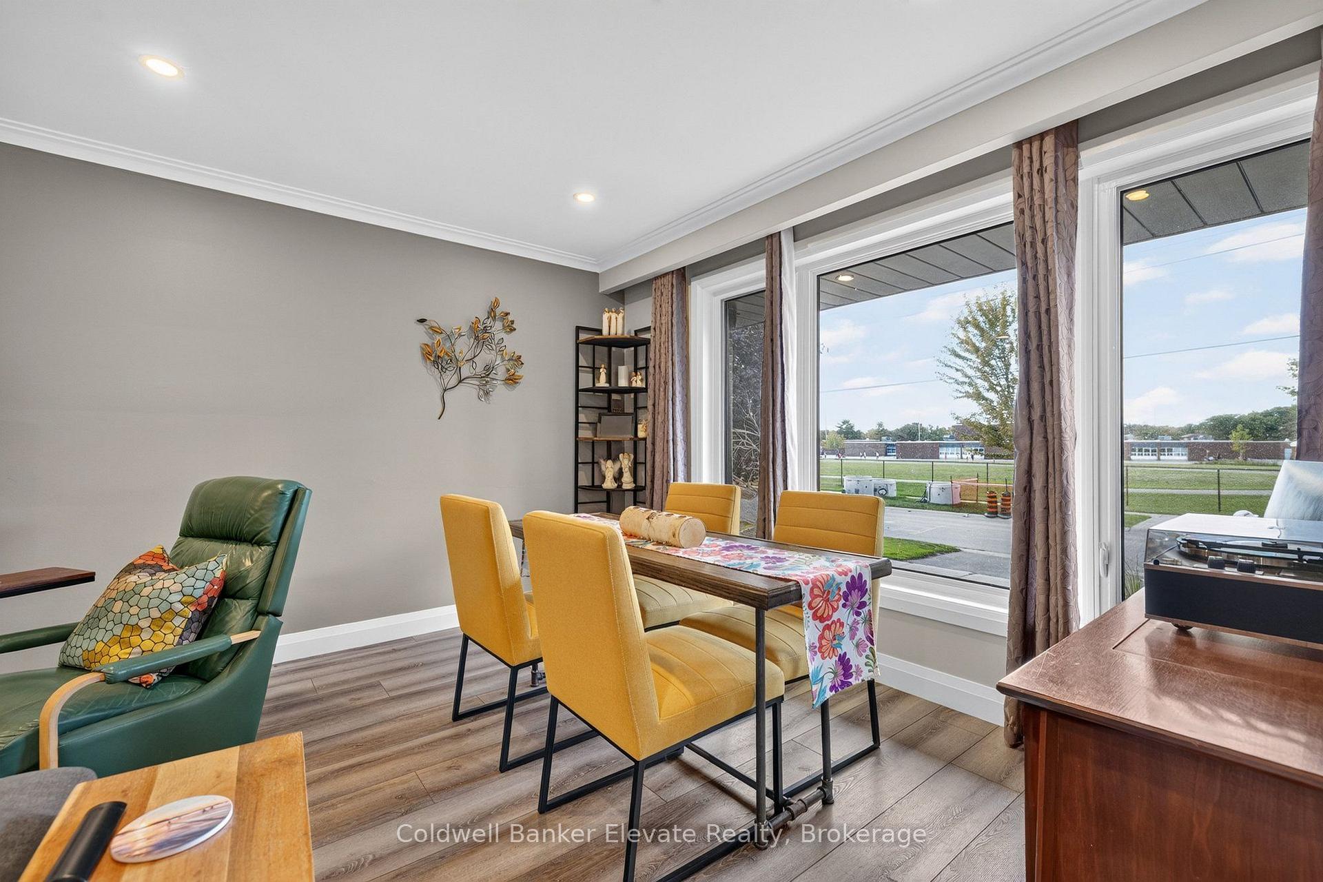 Photo 10 of 45 Faludon Drive, Halton Hills, Georgetown — HOMEH