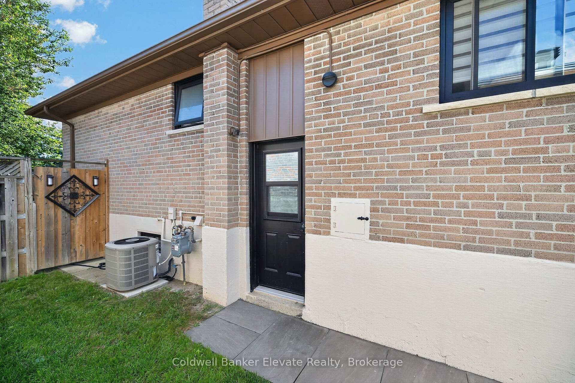 Photo 23 of 45 Faludon Drive, Halton Hills, Georgetown — HOMEH