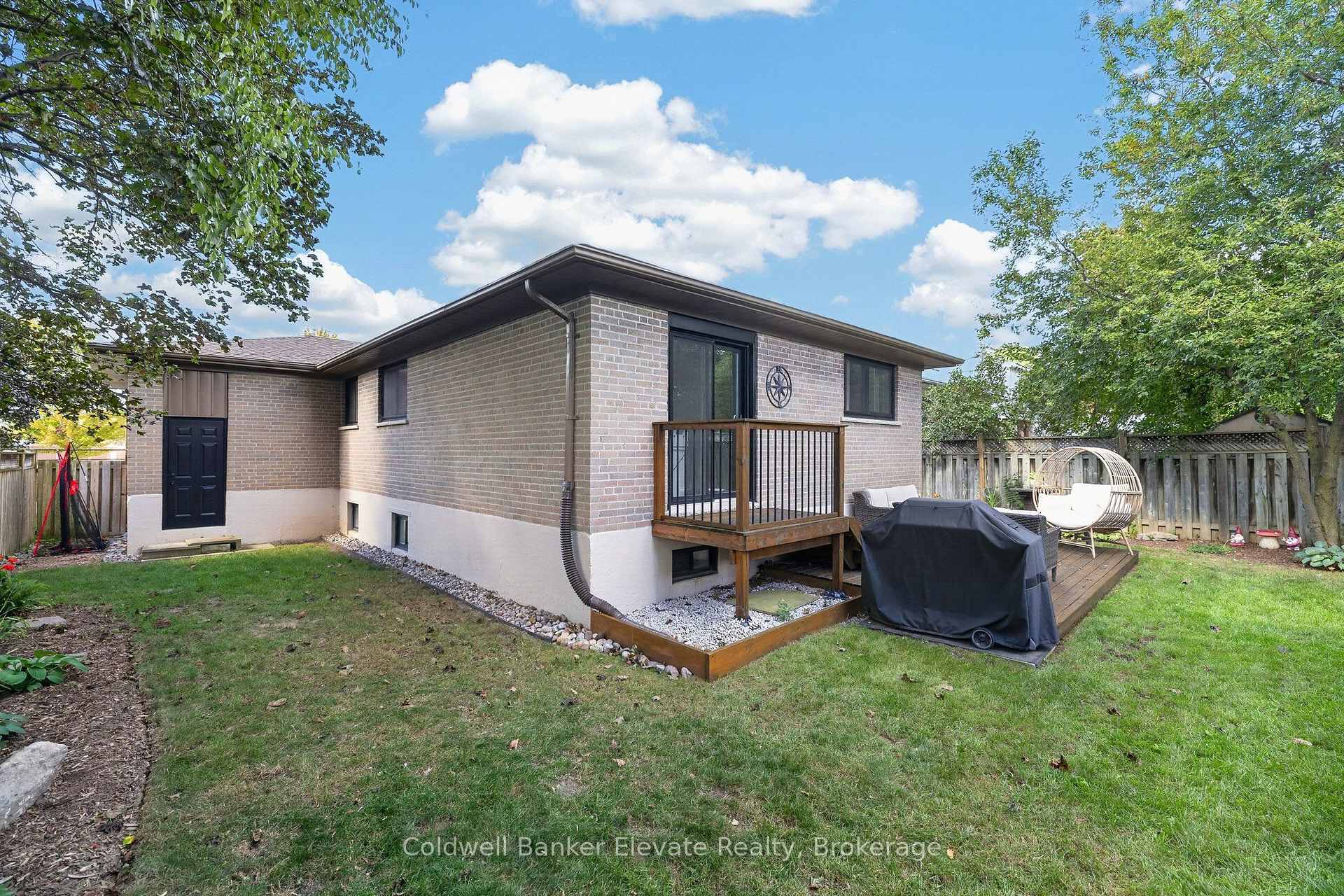 Photo 31 of 45 Faludon Drive, Halton Hills, Georgetown — HOMEH