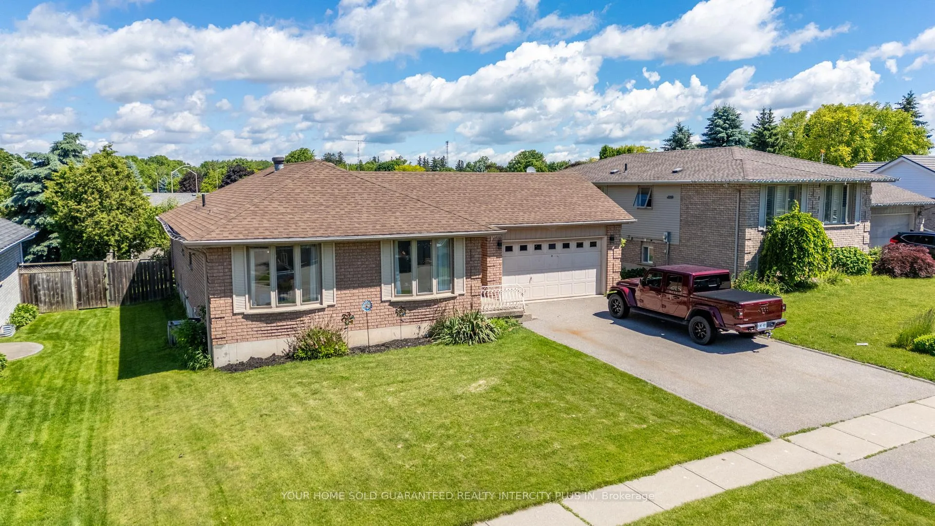 Photo 2 of 19 Windsor Drive, Brant, South Dumfries — HOMEH