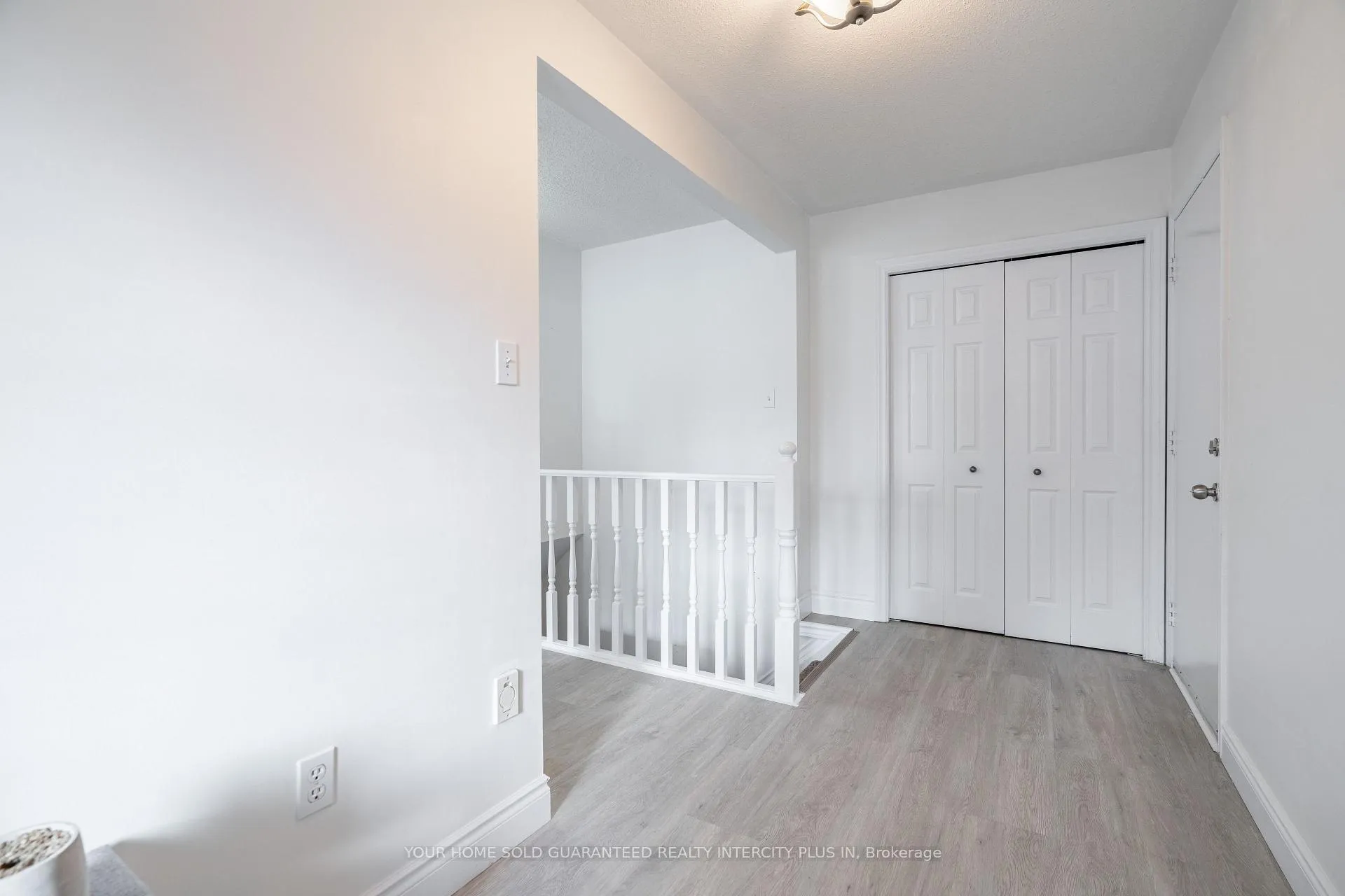 Photo 3 of 19 Windsor Drive, Brant, South Dumfries — HOMEH